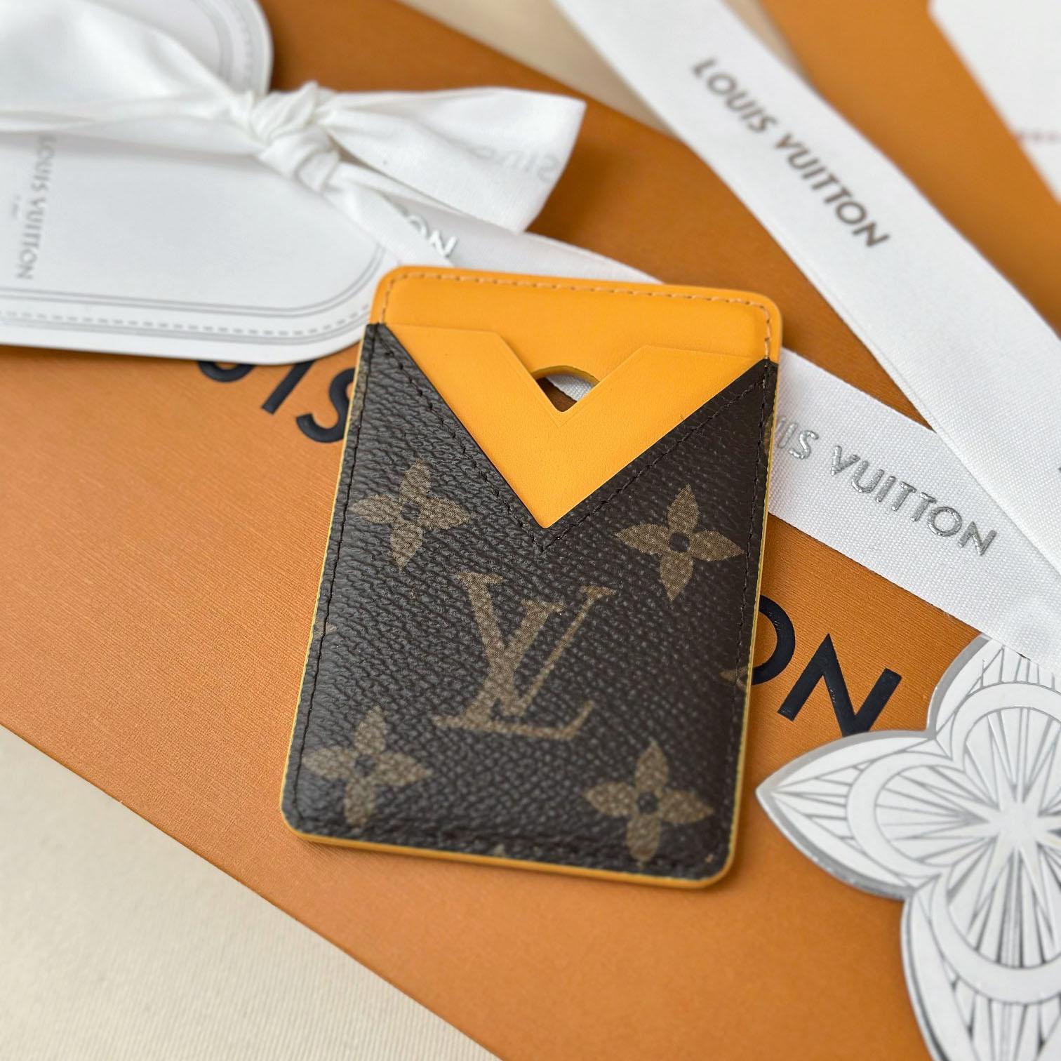 Louis Vuitton Magnetic Card Holder M12853 - DesignerGu
