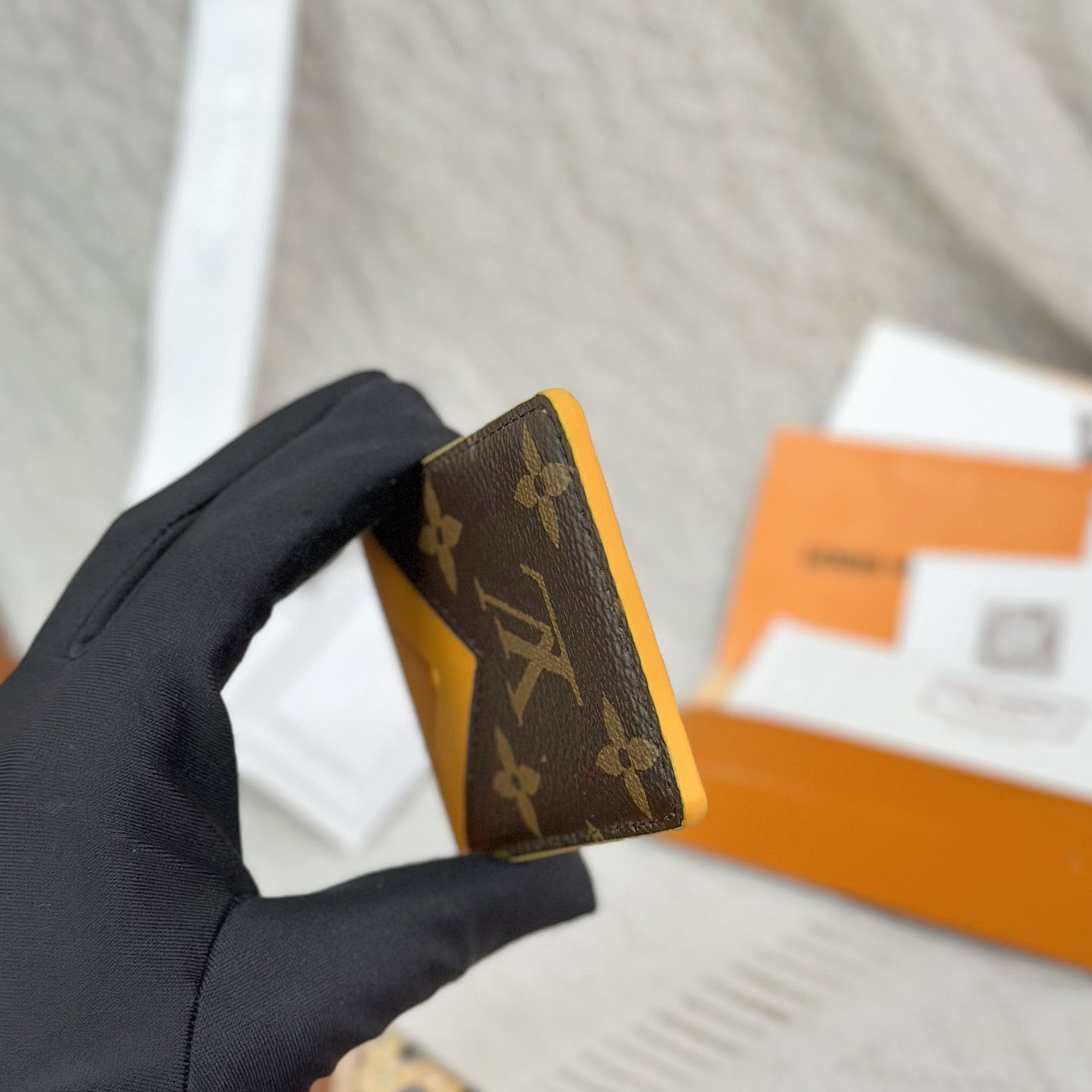 Louis Vuitton Magnetic Card Holder M12853 - DesignerGu