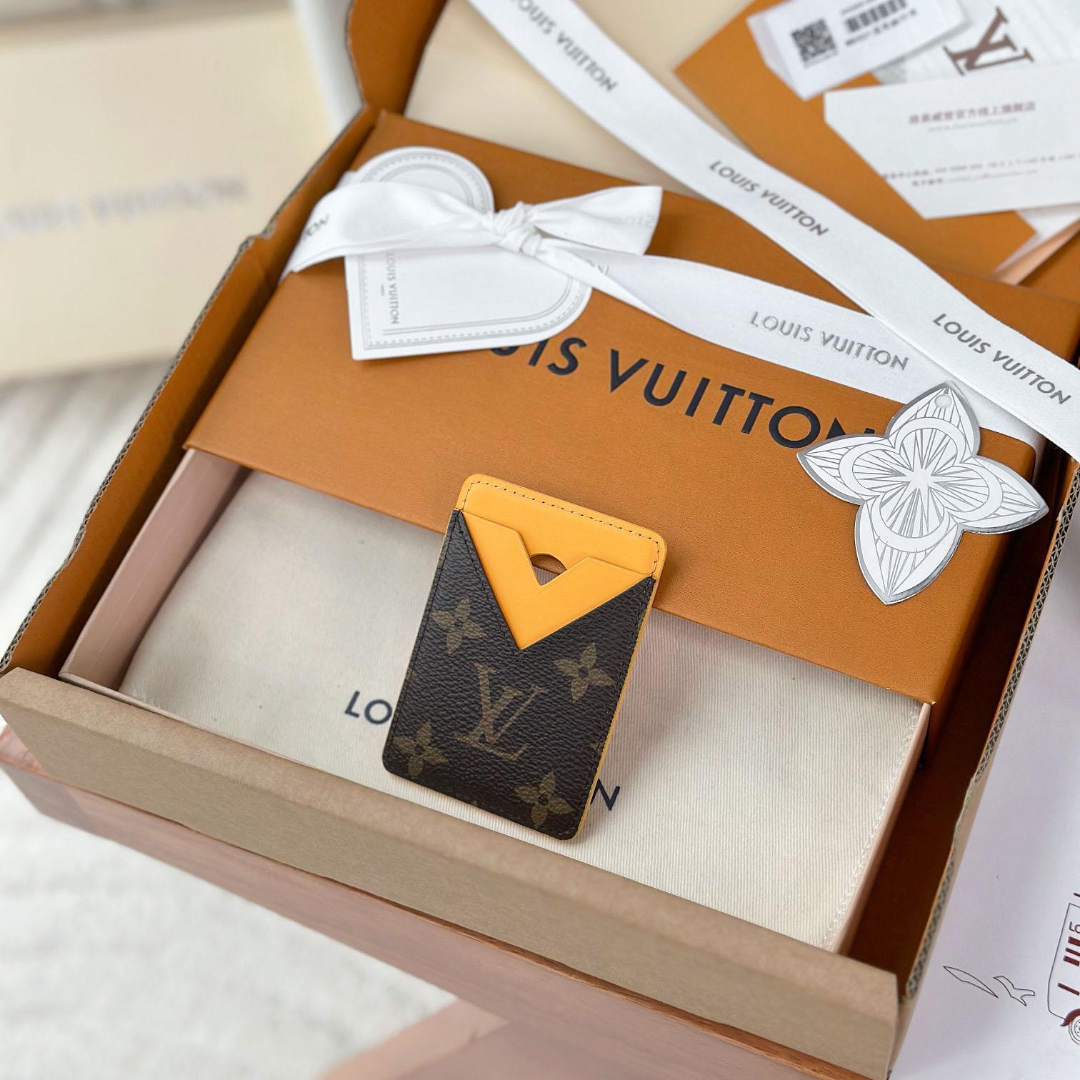 Louis Vuitton Magnetic Card Holder M12853 - DesignerGu