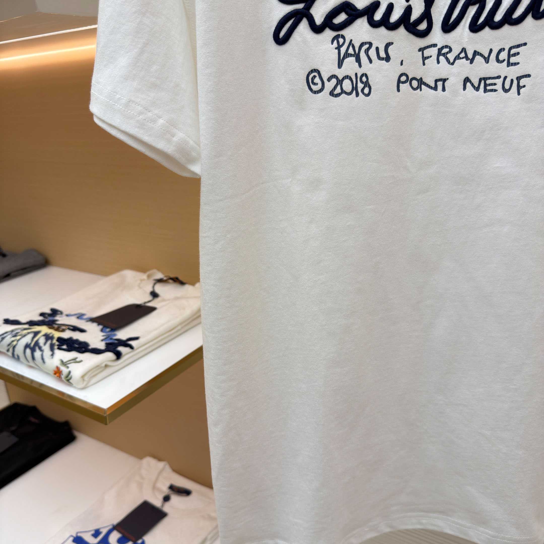  Louis Vuitton Embroidery T-Shirt - DesignerGu