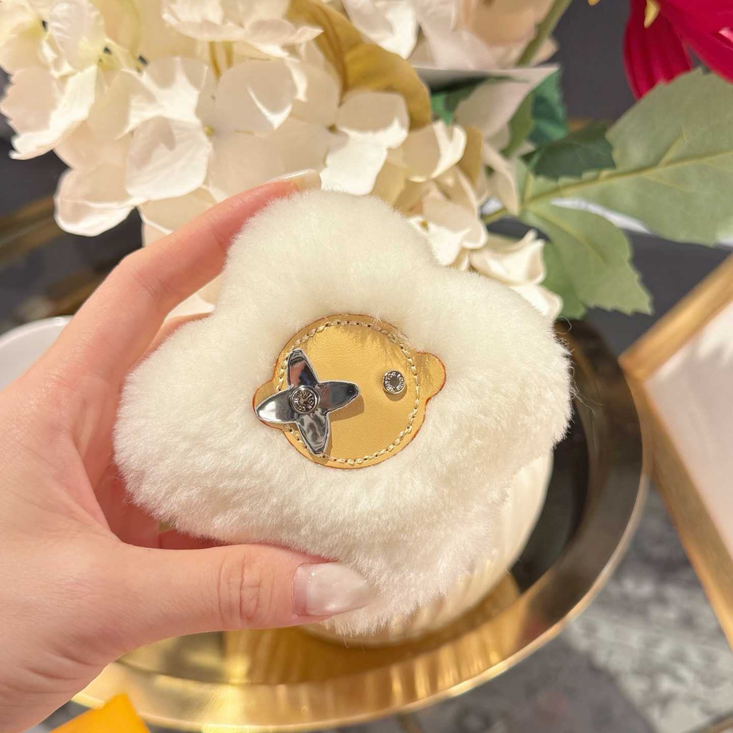 Louis Vuitton Vivienne Shearling Bag Charm  M03455 - DesignerGu