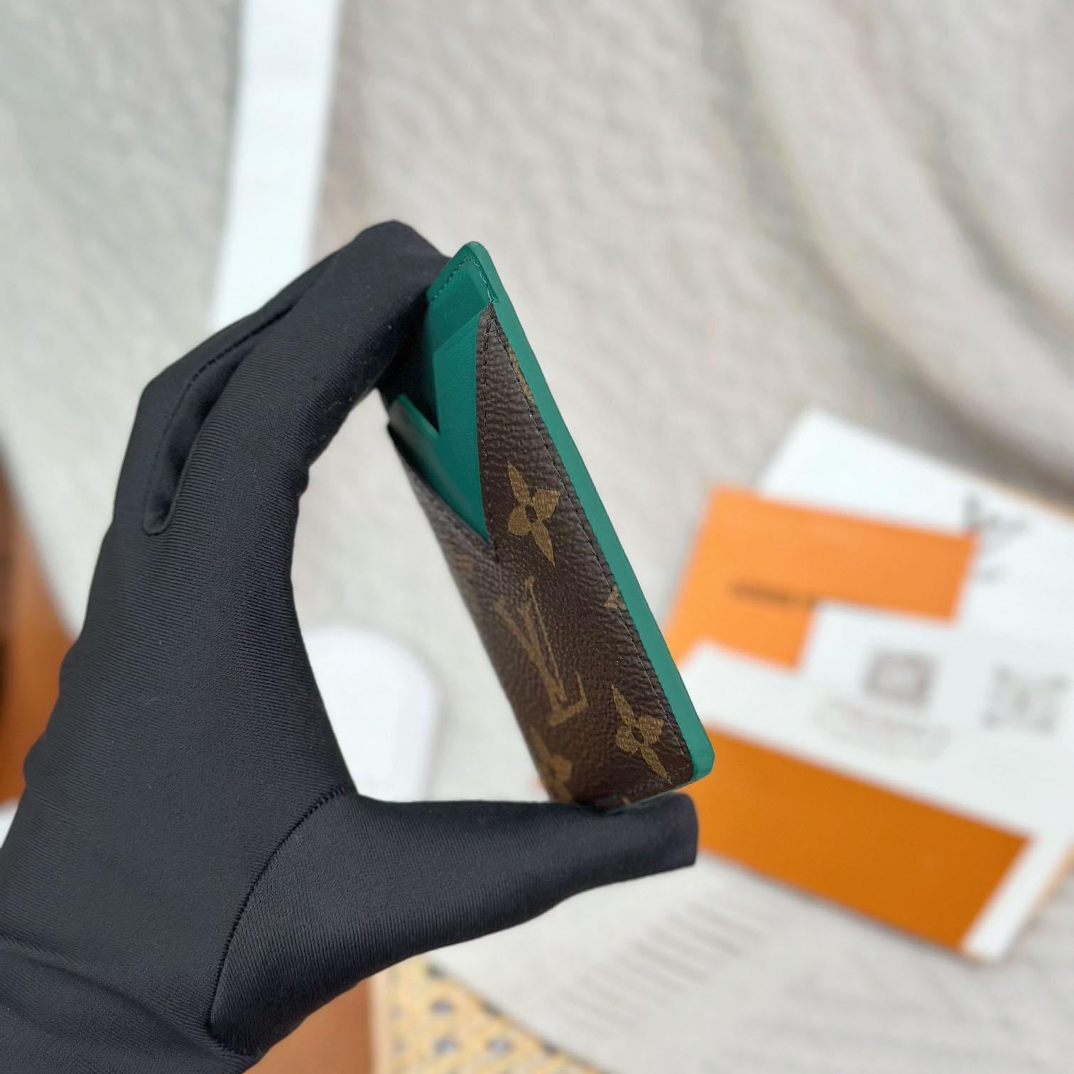 Louis Vuitton Magnetic Card Holder M12855 - DesignerGu