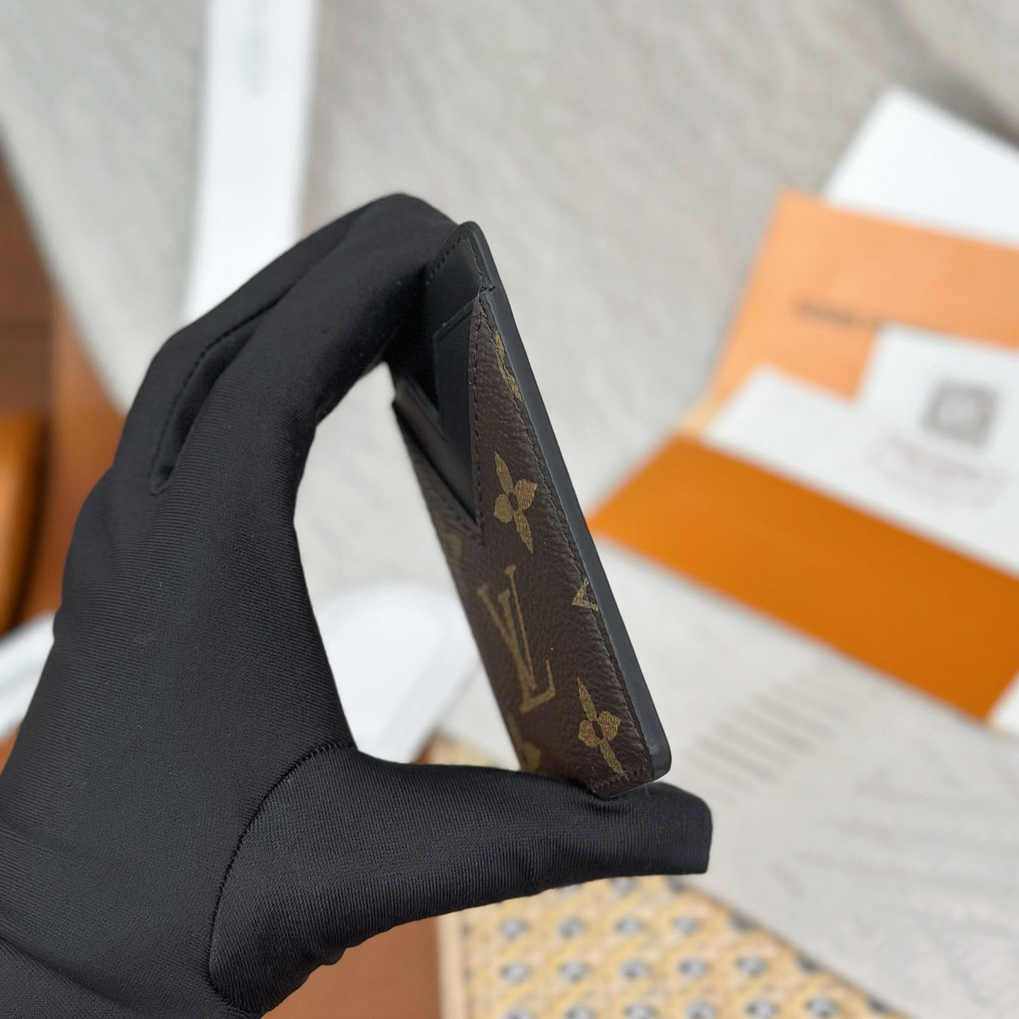 Louis Vuitton Magnetic Card Holder M13185 - DesignerGu