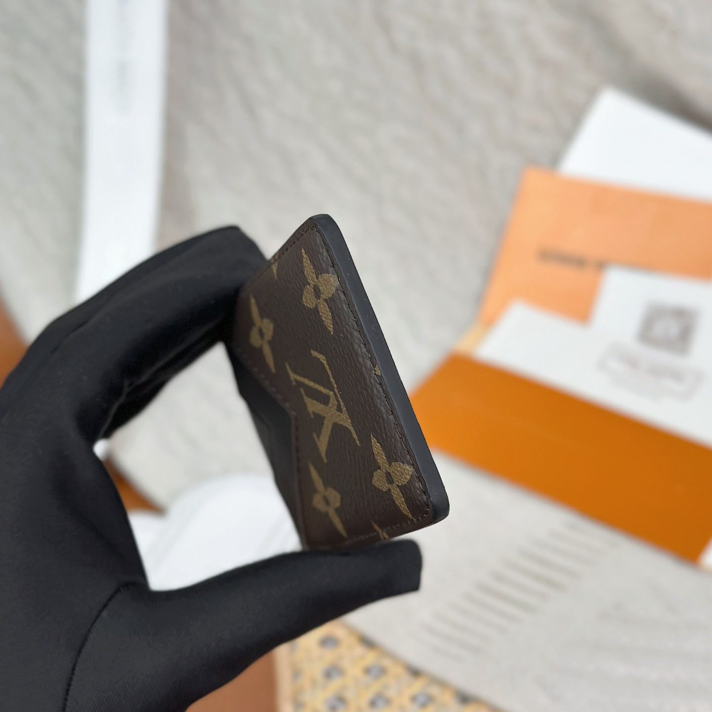 Louis Vuitton Magnetic Card Holder M13185 - DesignerGu