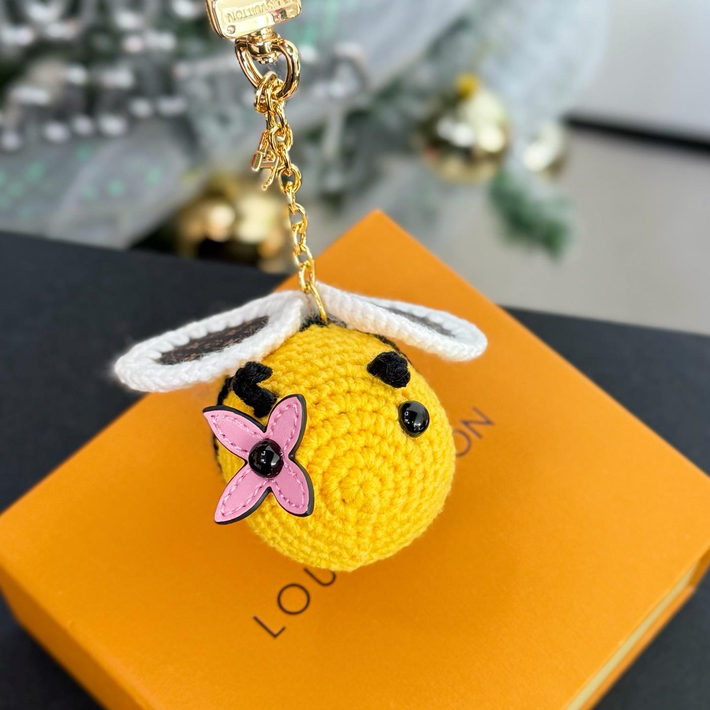 Louis Vuitton Bee LV Crochet Bag Charm   M02585 - DesignerGu
