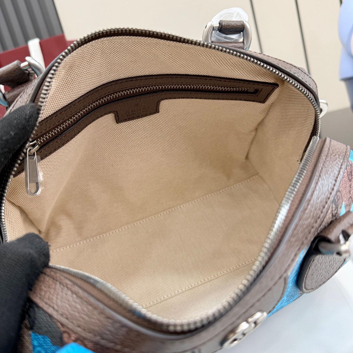 Gucci GG Small Duffle Bag 854860 - DesignerGu