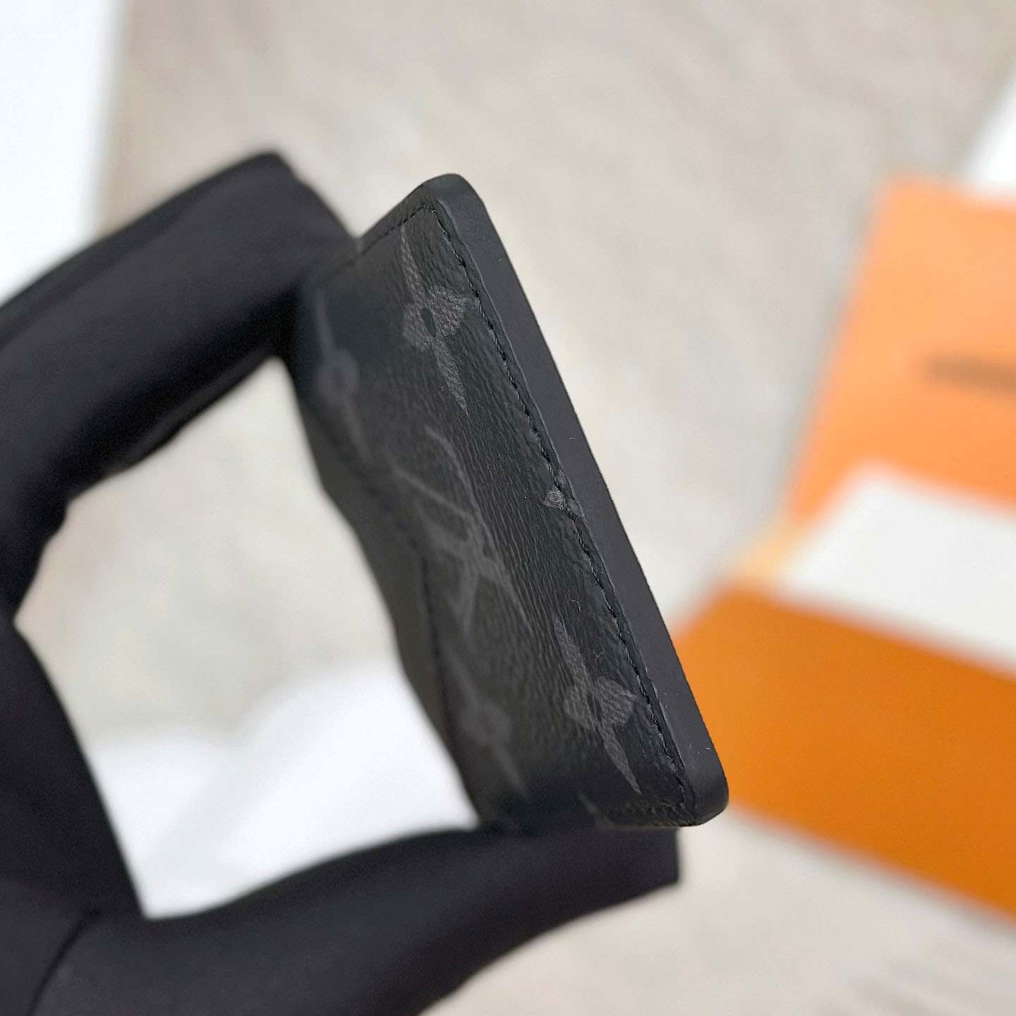 Louis Vuitton Magnetic Card Holder M12602 - DesignerGu