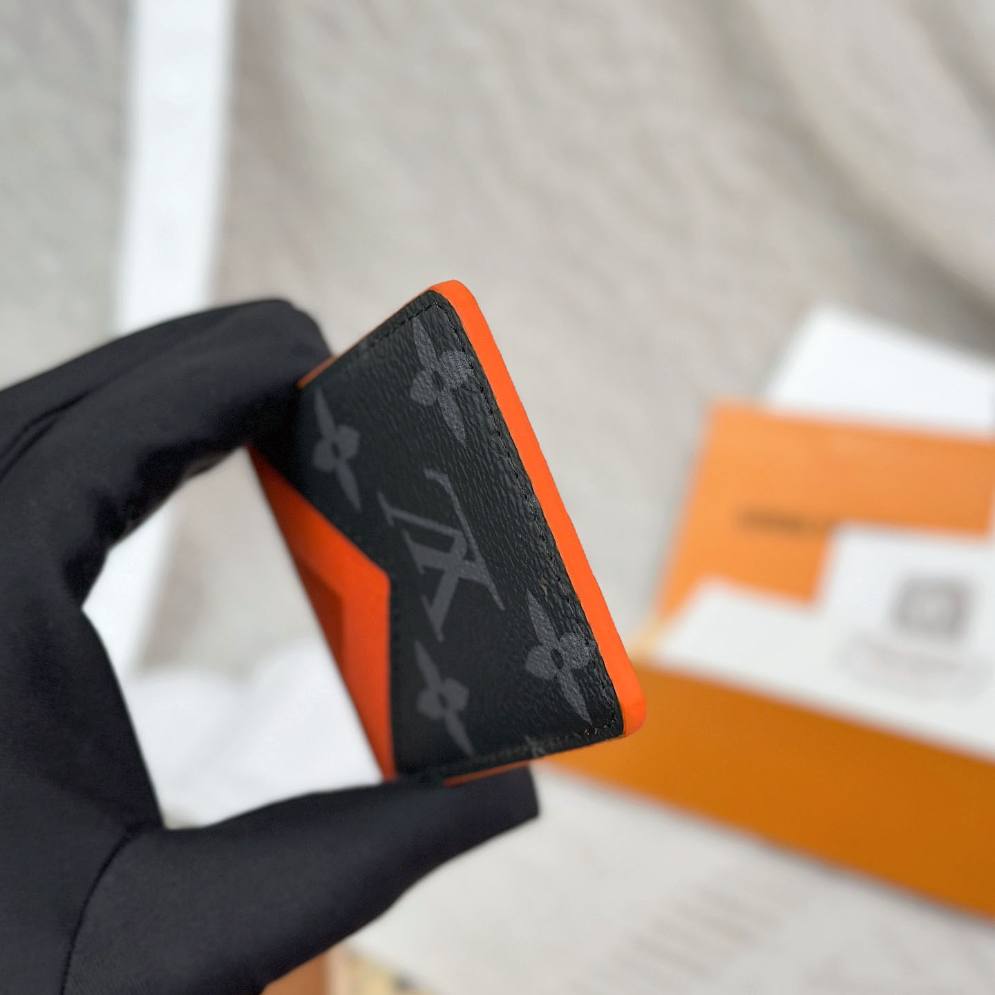 Louis Vuitton Magnetic Card Holder M26028 - DesignerGu