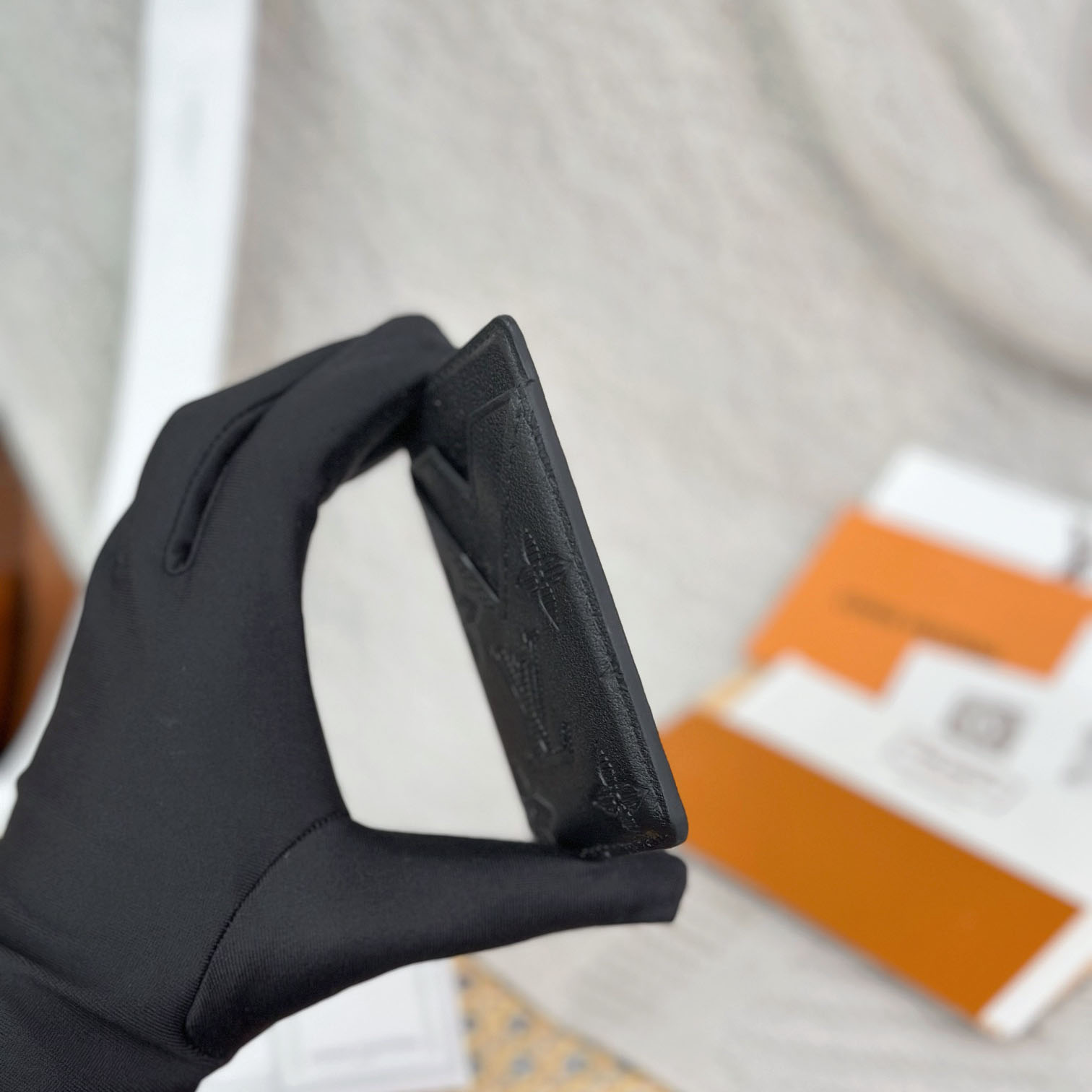 Louis Vuitton Magnetic Card Holder M26738 - DesignerGu