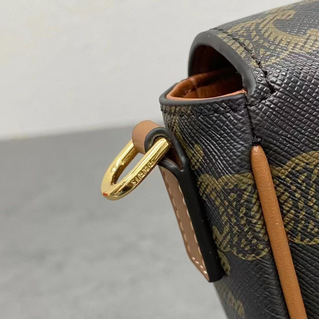 Celine FOLCO SHOULDER BAG IN Triomphe Canvas And Calfskin - DesignerGu