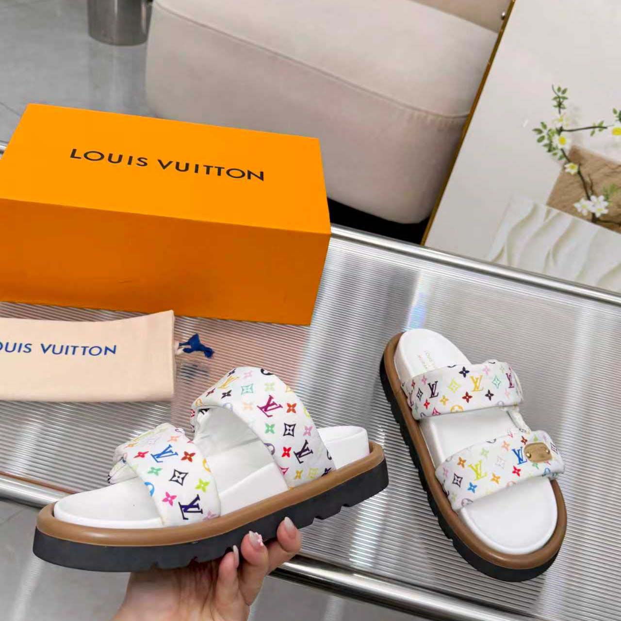 Louis Vuitton LV x TM Pool Pillow Comfort Mule   1AJNEW - DesignerGu