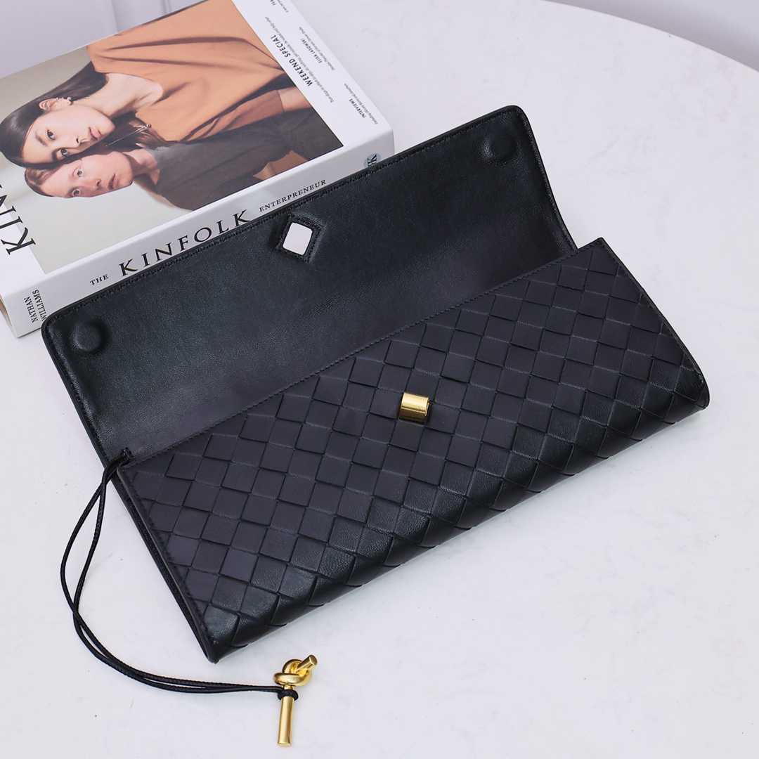 Bottega Veneta Andiamo Clutch 31*13*3cm - DesignerGu