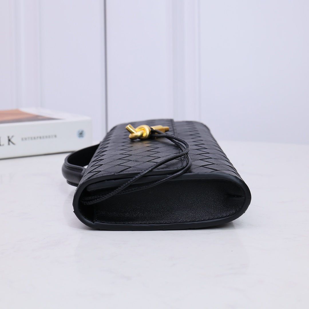 Bottega Veneta Andiamo Clutch 31*13*3cm - DesignerGu
