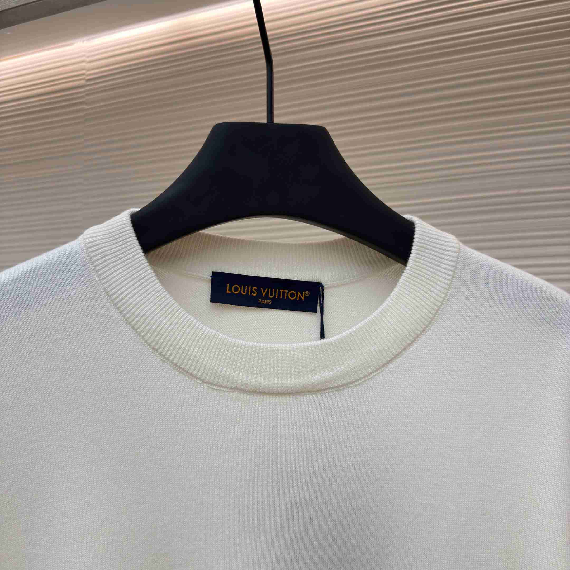 Louis Vuitton Embellished Short-Sleeved Crewneck 1AHVO9 - DesignerGu