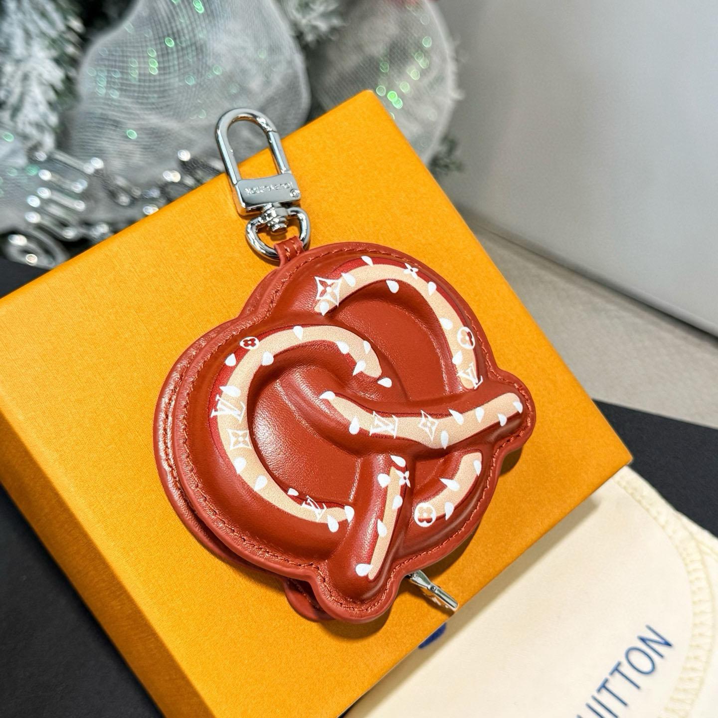 Louis Vuitton LV Bretzel Bag Charm M03295 - DesignerGu