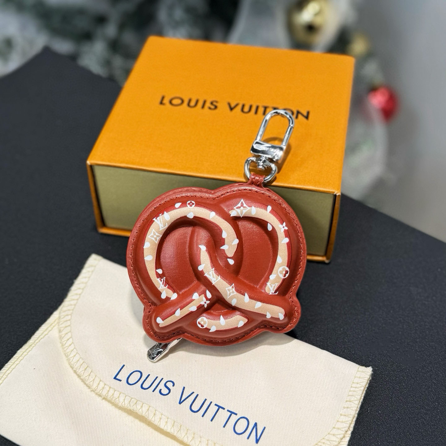 Louis Vuitton LV Bretzel Bag Charm M03295 - DesignerGu