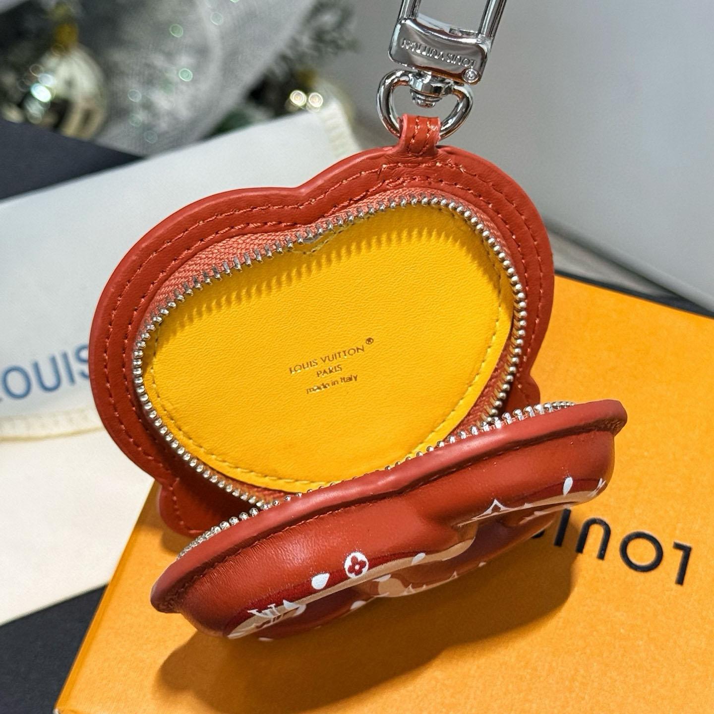 Louis Vuitton LV Bretzel Bag Charm M03295 - DesignerGu