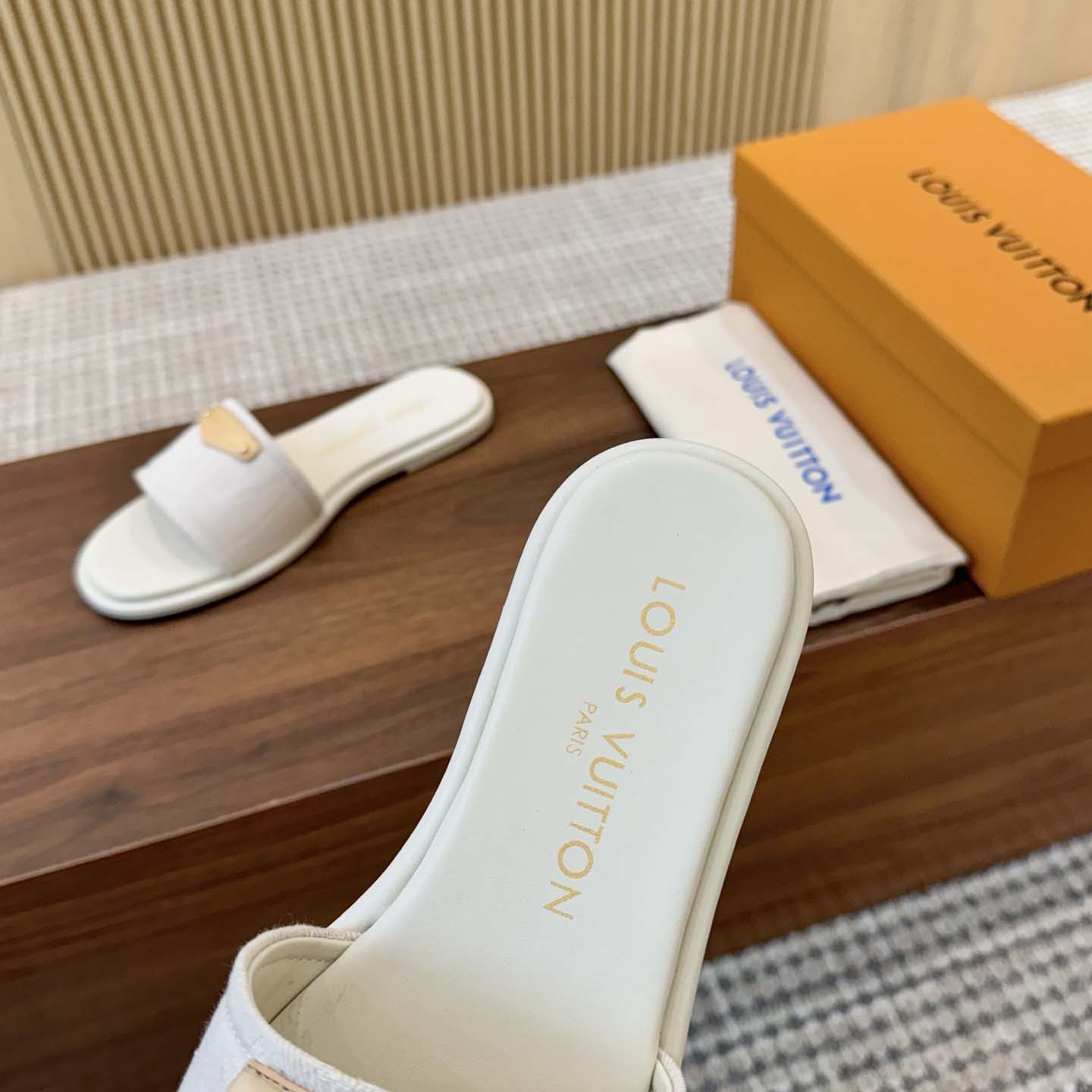 Louis Vuitton Lily Flat Mule   1AJPML - DesignerGu