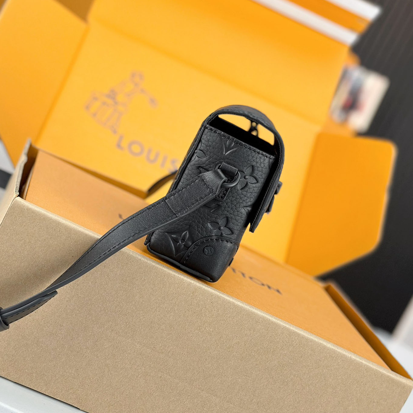 Louis Vuitton Steamer Wearable Wallet M81746 - DesignerGu