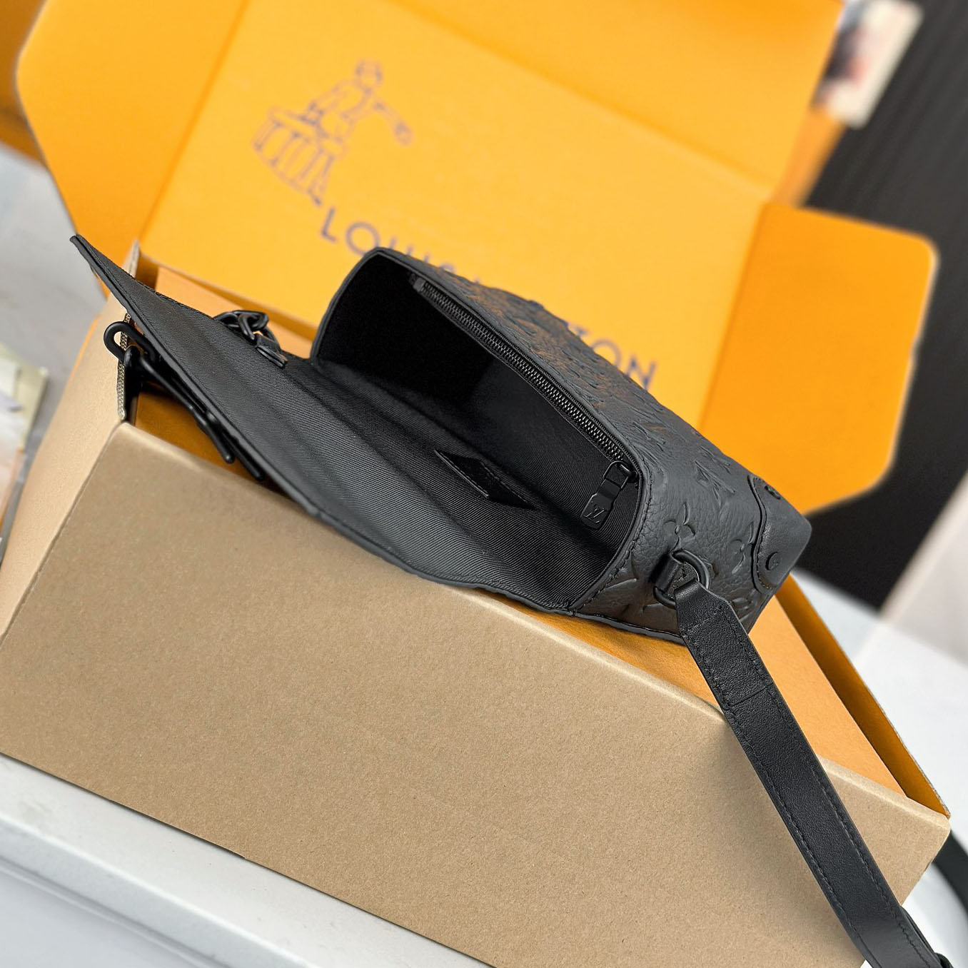 Louis Vuitton Steamer Wearable Wallet M81746 - DesignerGu