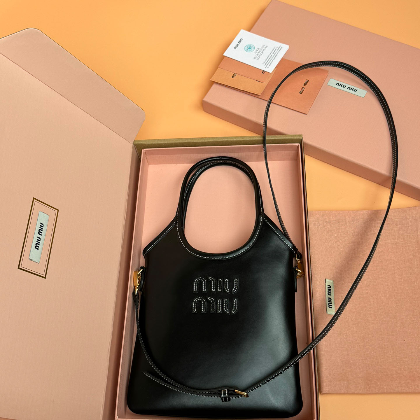Miu Miu Ivy Leather Handbag - DesignerGu