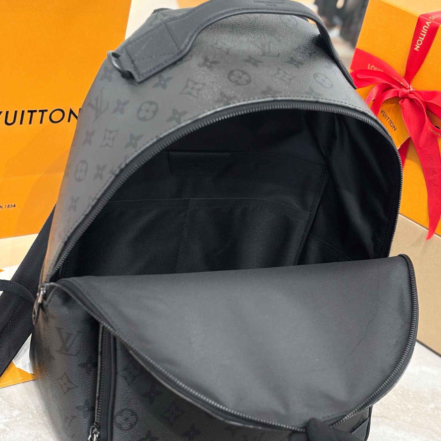 Louis Vuitton Discovery Cargo Backpack M26765 - DesignerGu