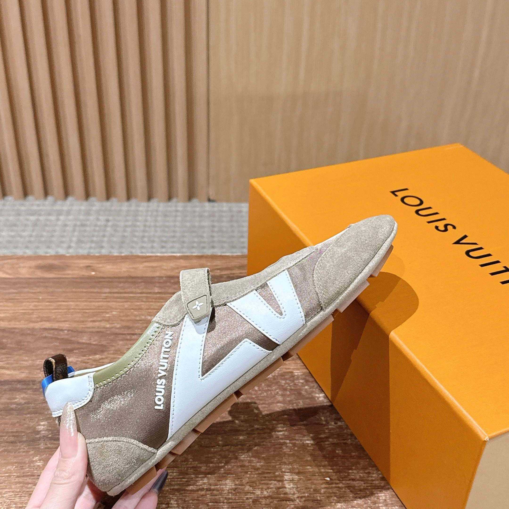 Louis Vuitton LV Sneakerina Mary Jane   1AJP00 - DesignerGu