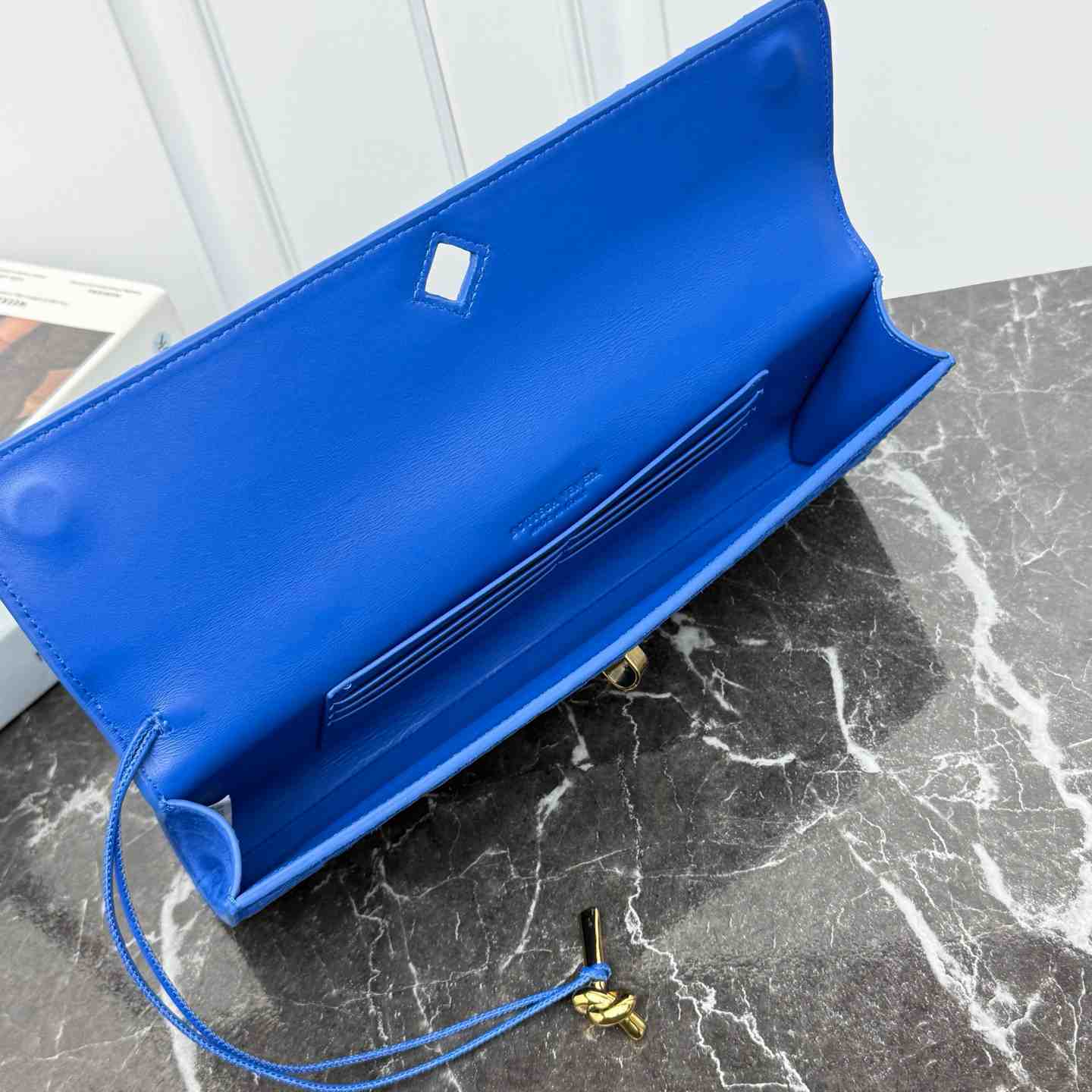 Bottega Veneta Andiamo Clutch 31*13*3cm - DesignerGu