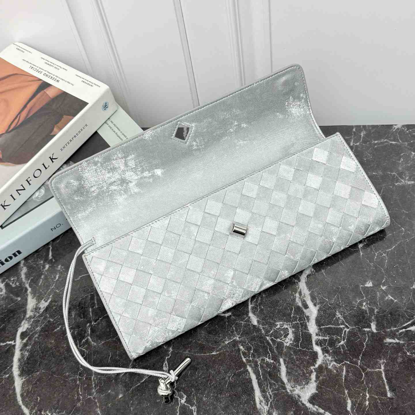 Bottega Veneta Andiamo Clutch 31*13*3cm - DesignerGu