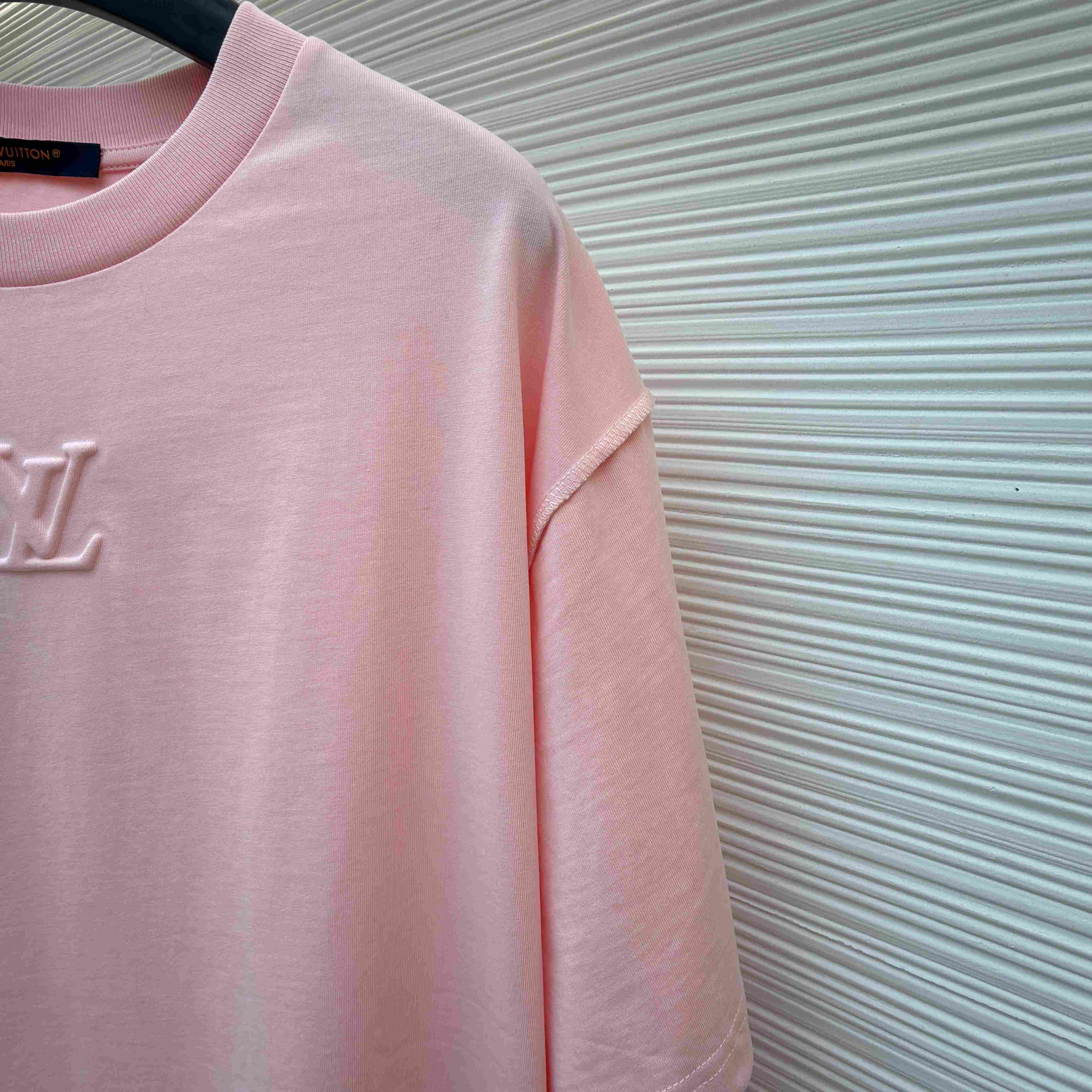 Louis Vuitton Embossed LV T-Shirt   1AJDUU - DesignerGu