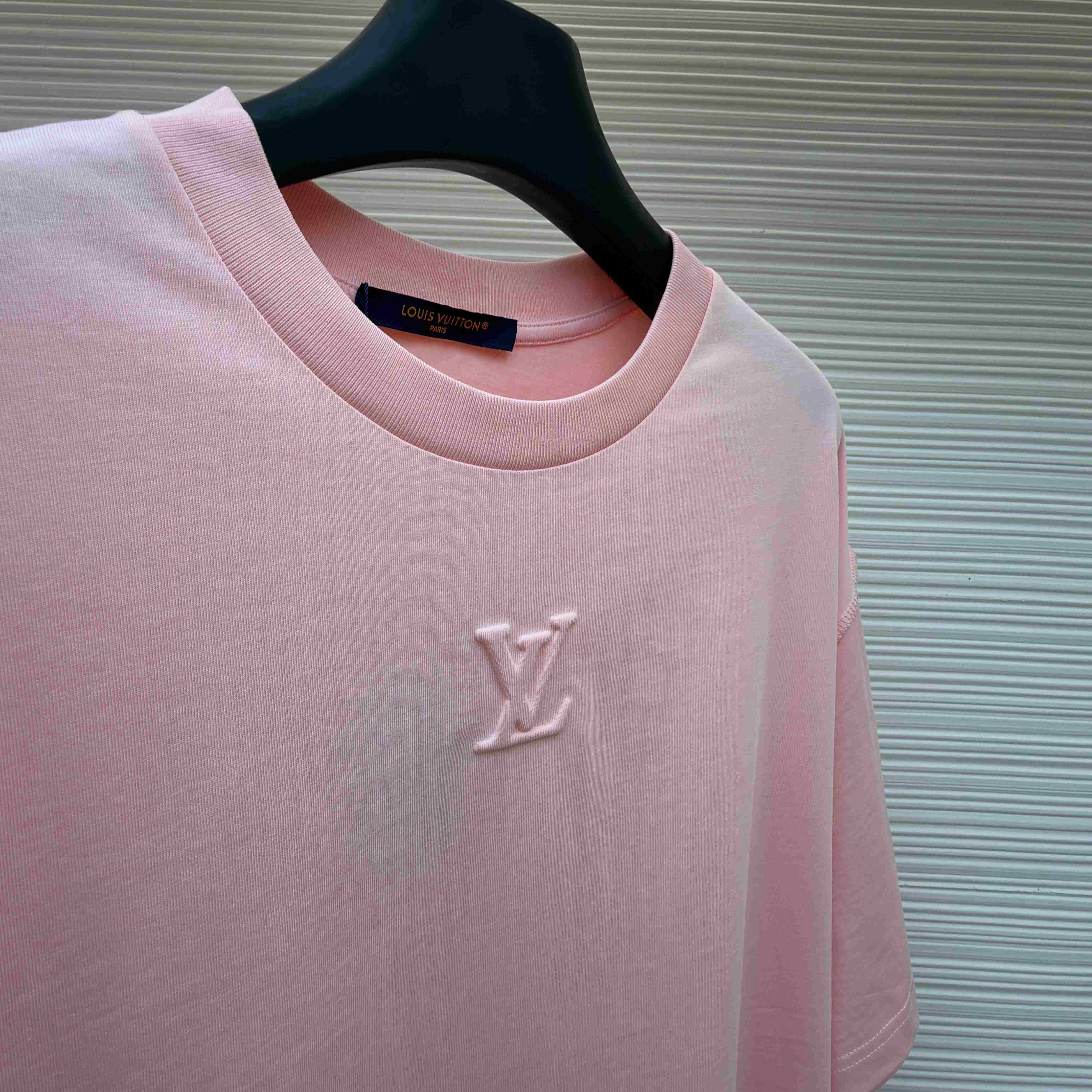 Louis Vuitton Embossed LV T-Shirt   1AJDUU - DesignerGu