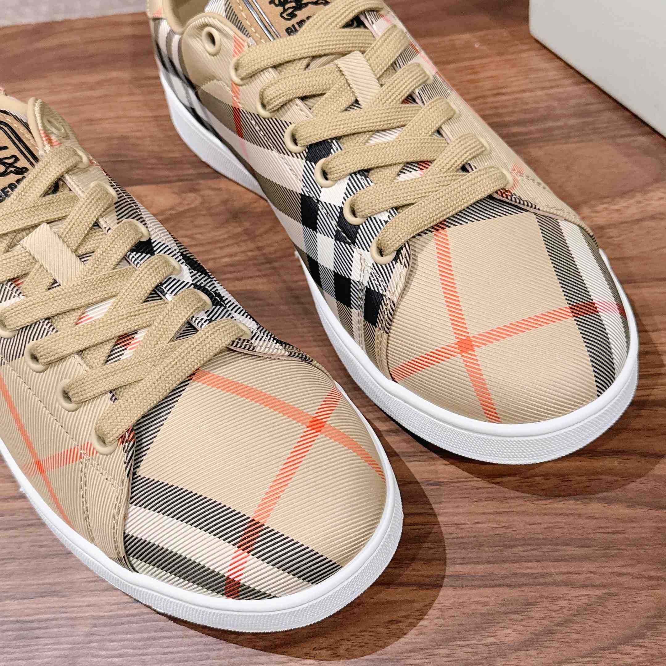 Burberry Check Set Sneakers - DesignerGu