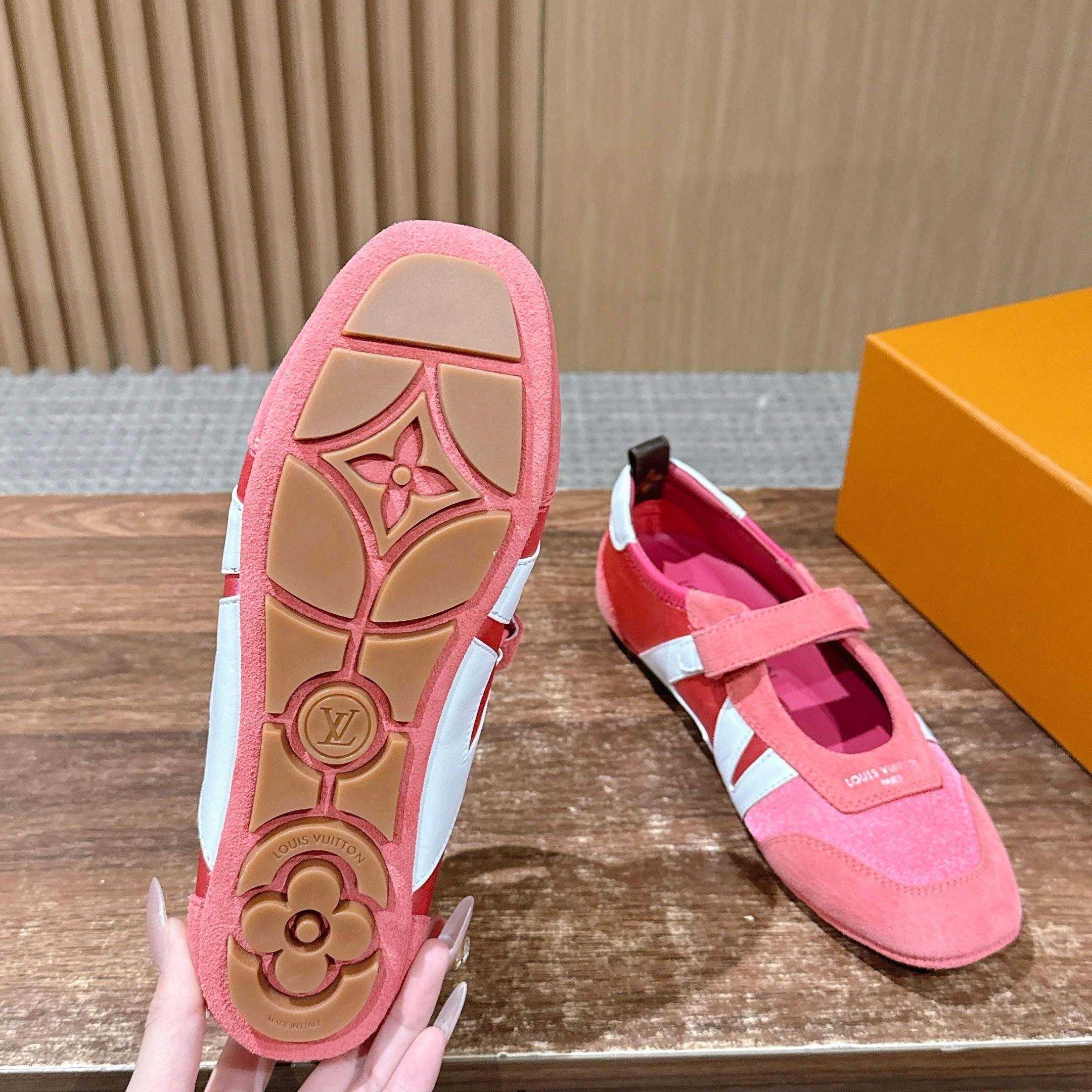 Louis Vuitton LV Sneakerina Mary Jane   1AJOZK - DesignerGu