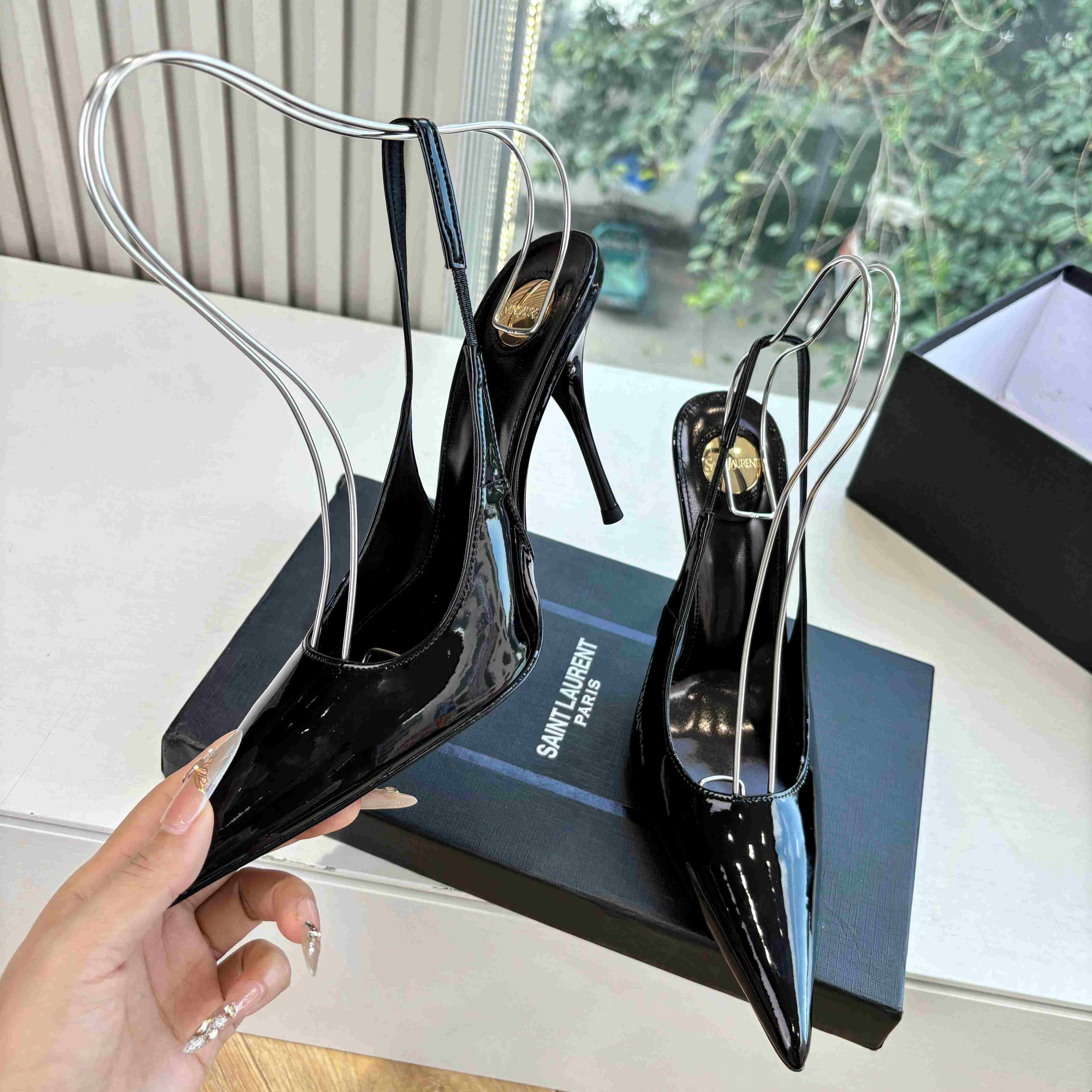 Saint Laurent GUERMANTES Slingback Pumps In Patent Leather - DesignerGu