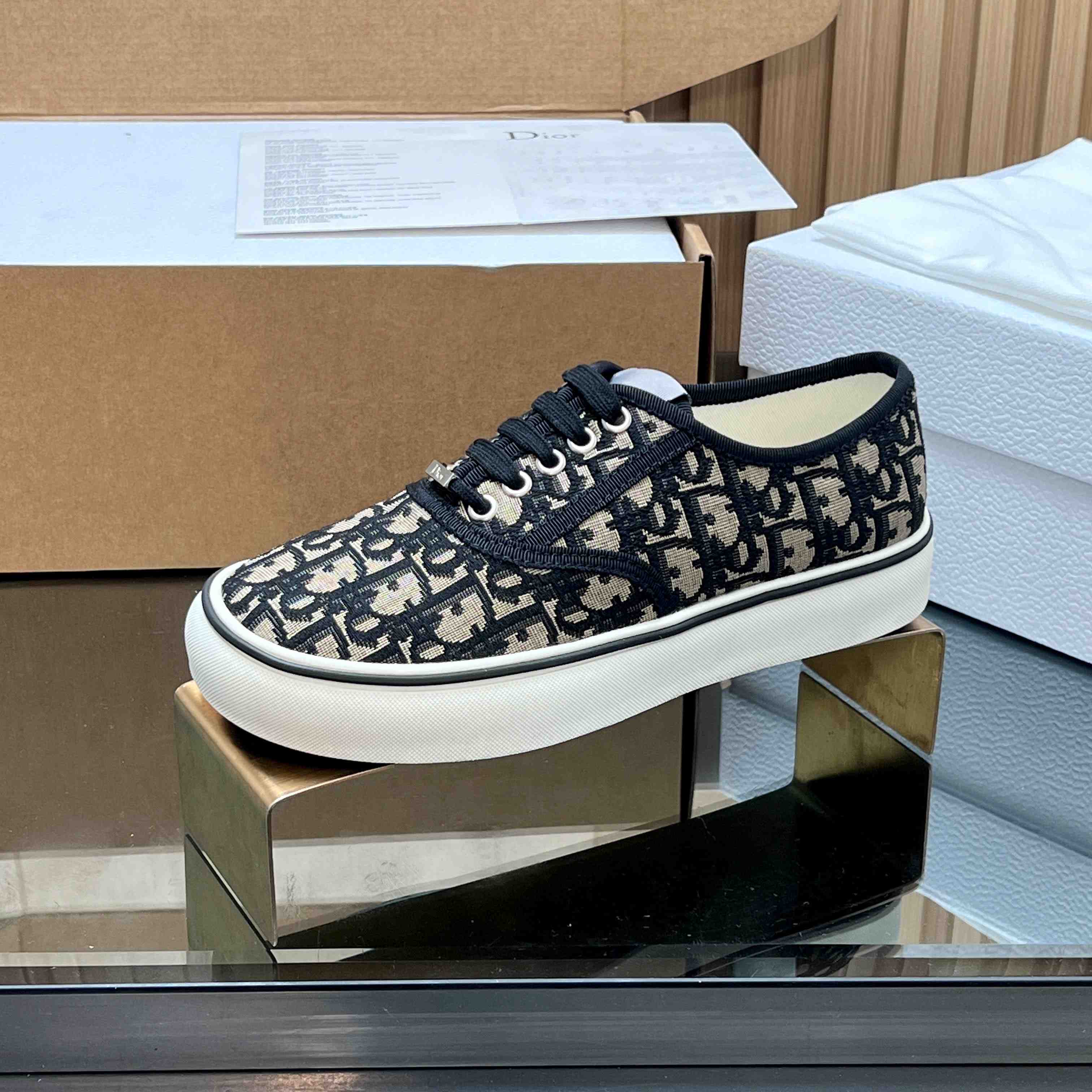 Dior Saltwind Sneaker - DesignerGu