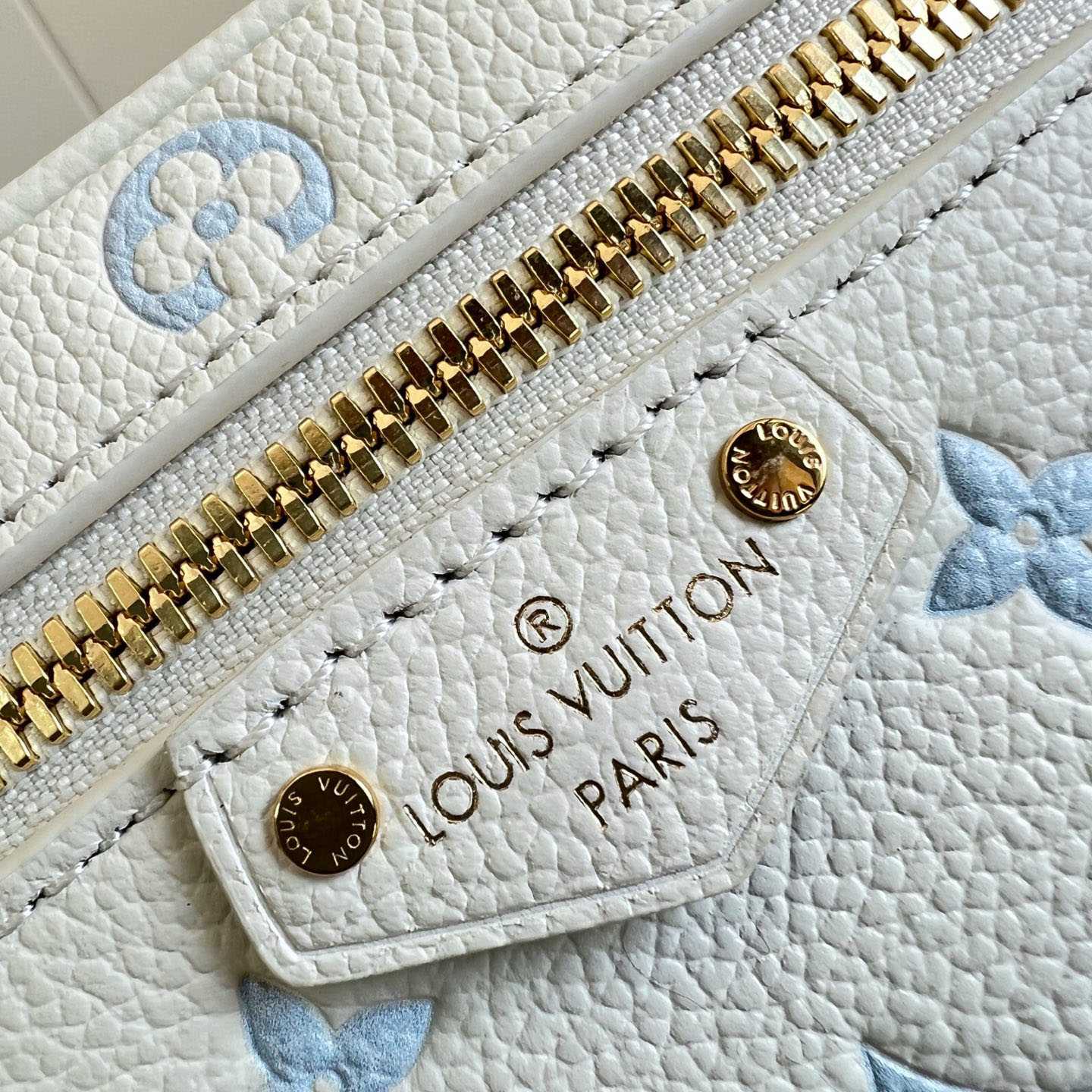 Louis Vuitton Vanity Chain Pouch M27744 - DesignerGu