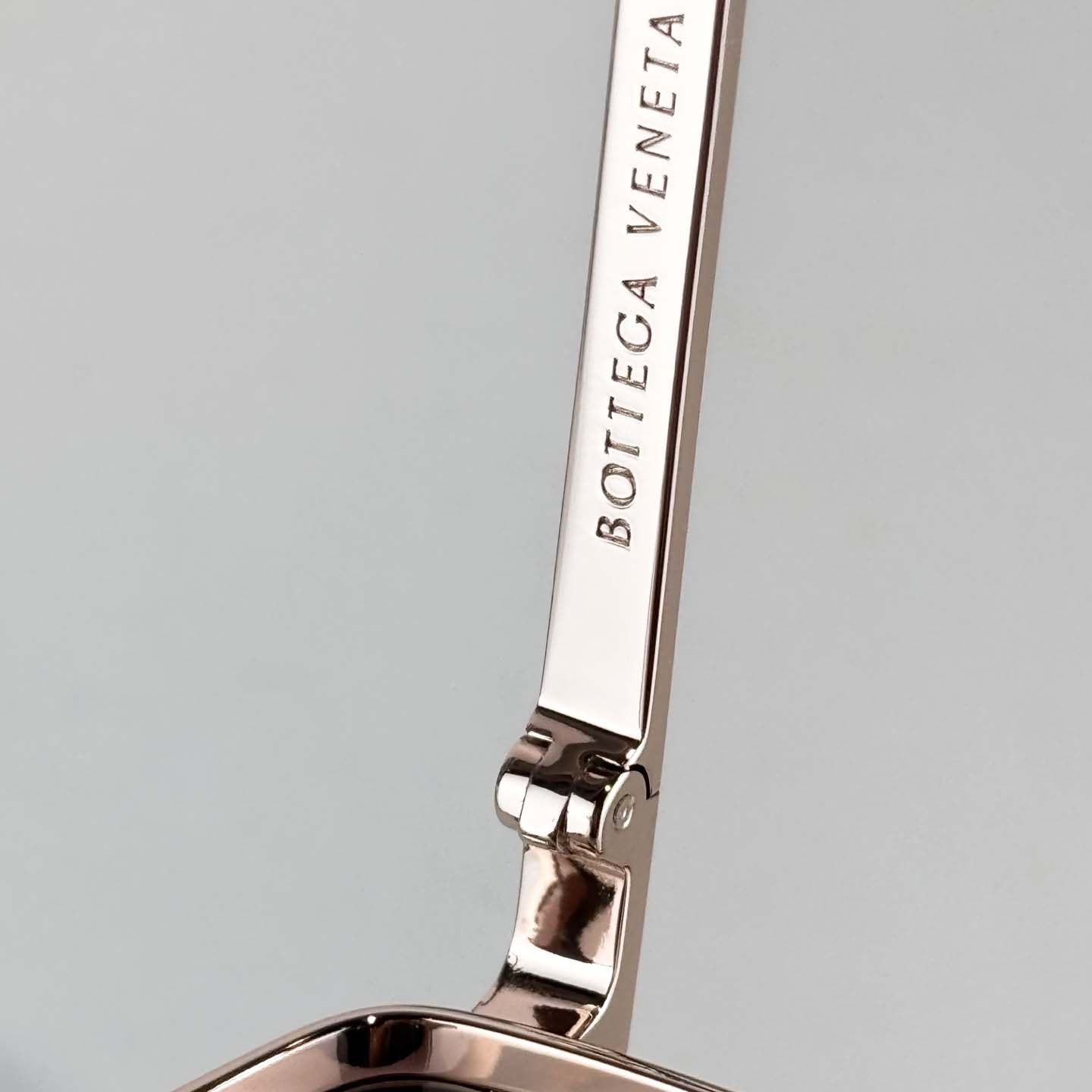 Bottega Veneta Classic Aviator Sunglasses   BV1466S - DesignerGu