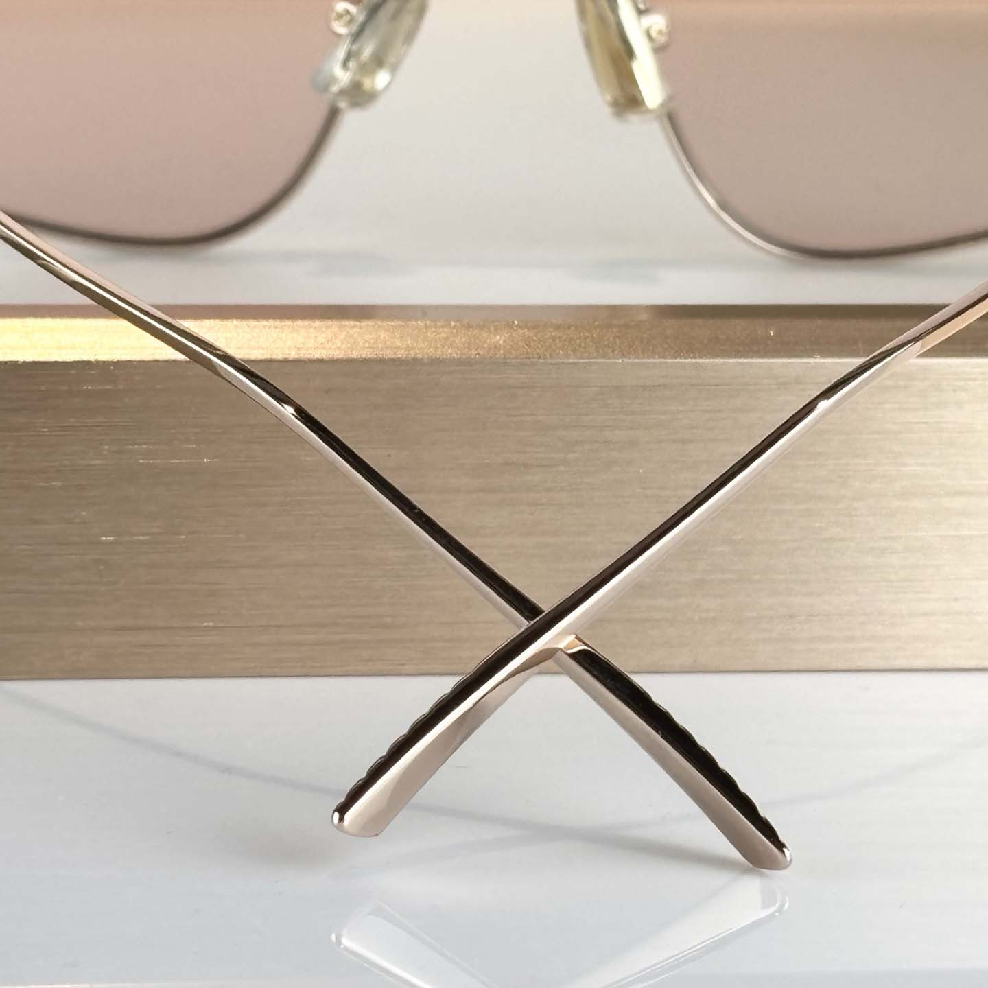 Bottega Veneta Classic Aviator Sunglasses   BV1466S - DesignerGu