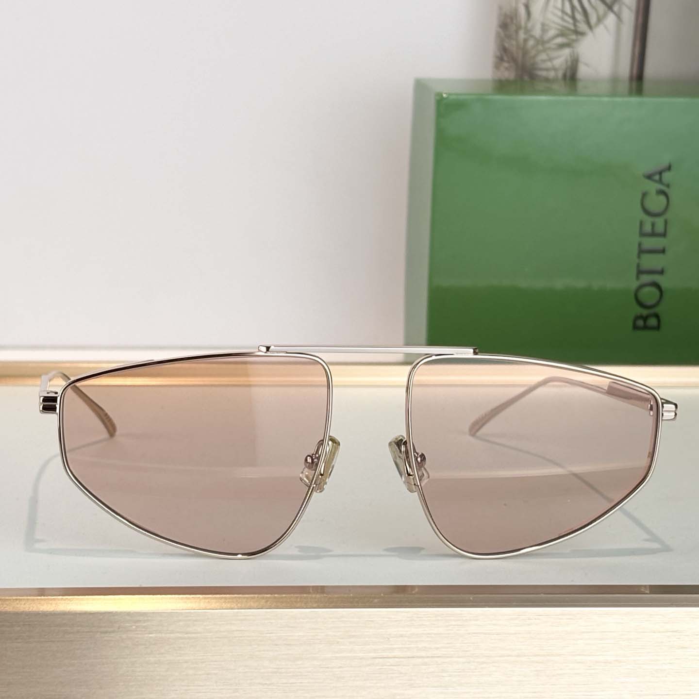 Bottega Veneta Classic Aviator Sunglasses   BV1466S - DesignerGu