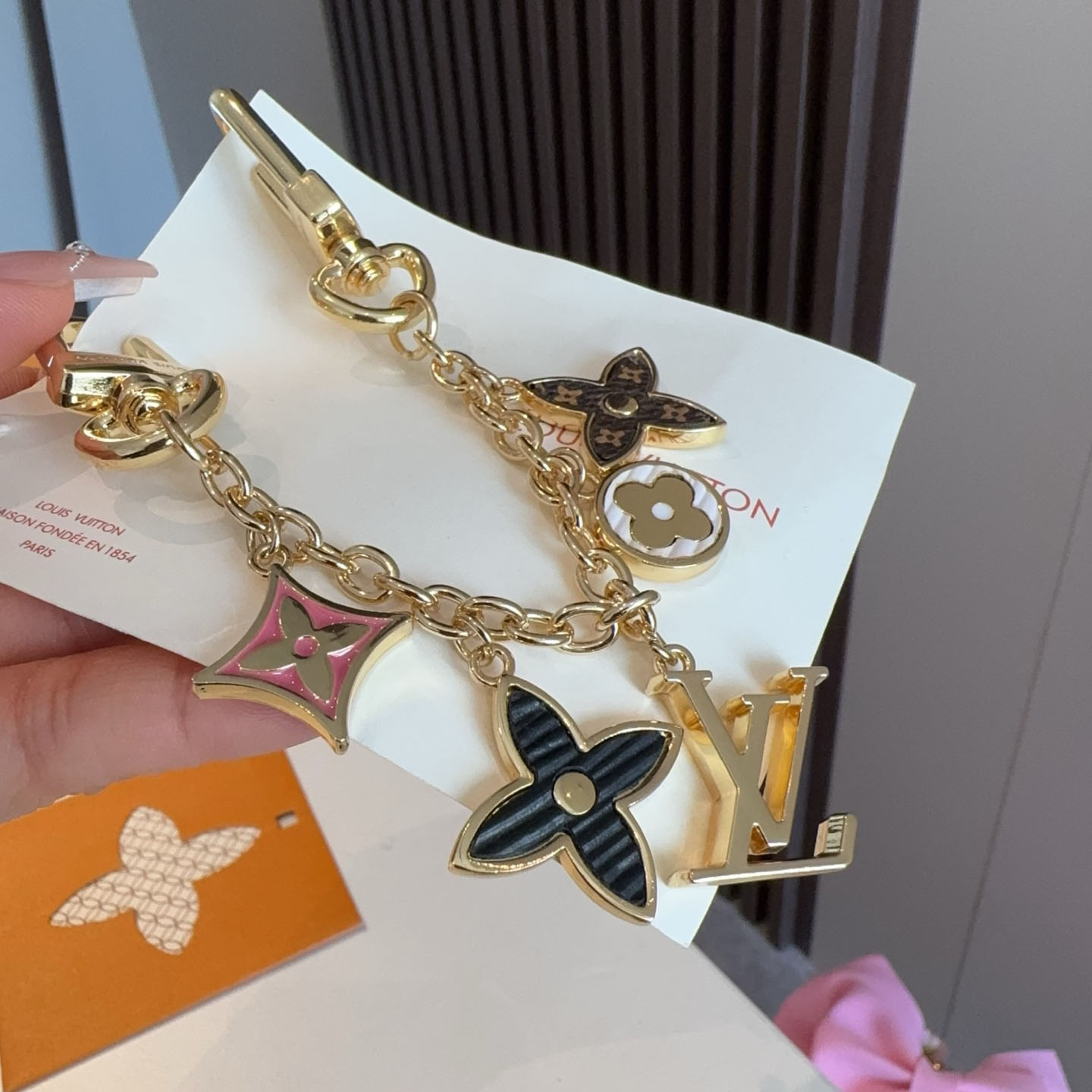 Louis Vuitton Spring Street Chain Bag Charm M01188 - DesignerGu