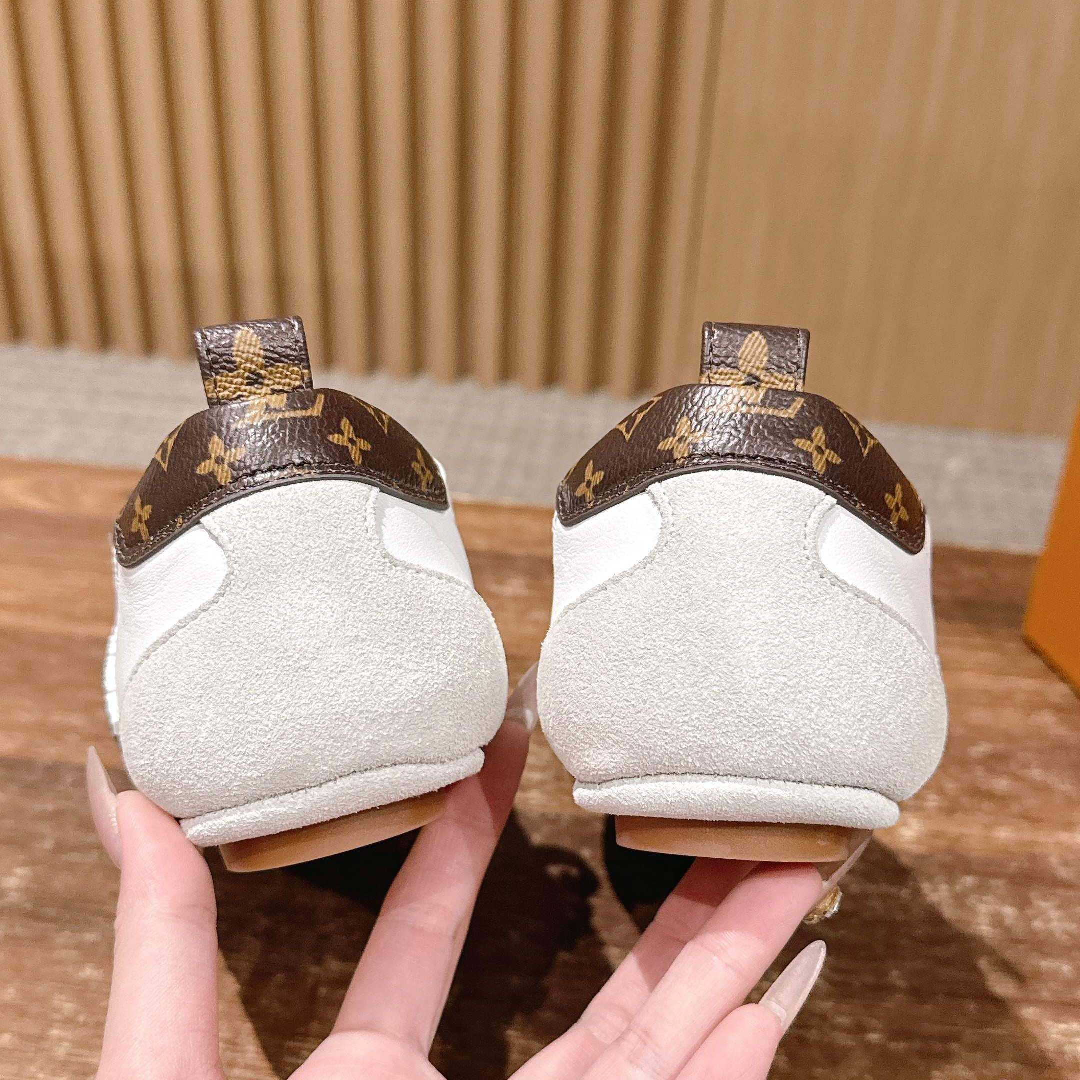 Louis Vuitton LV Sneakerina Mary Jane   1AJPF4 - DesignerGu