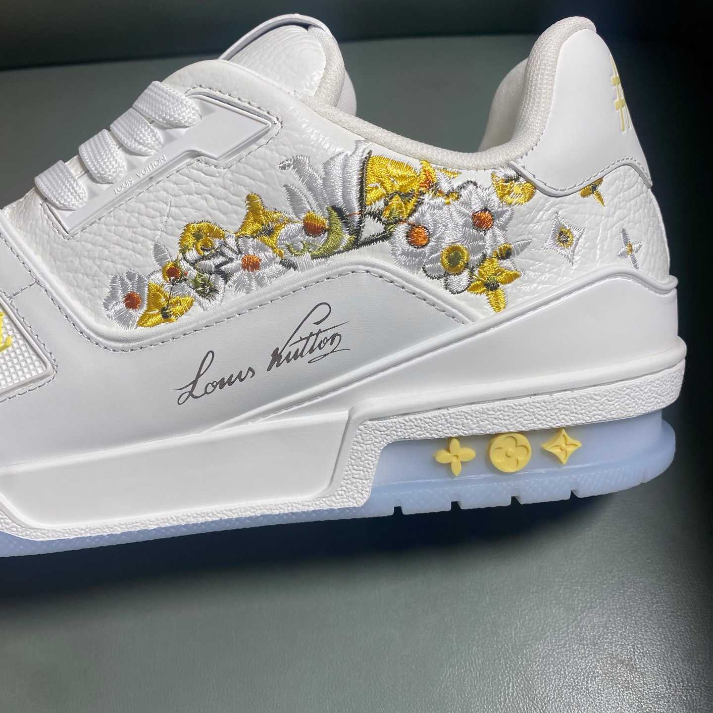 Louis Vuitton LV Trainer Sneaker    1AJS73 - DesignerGu