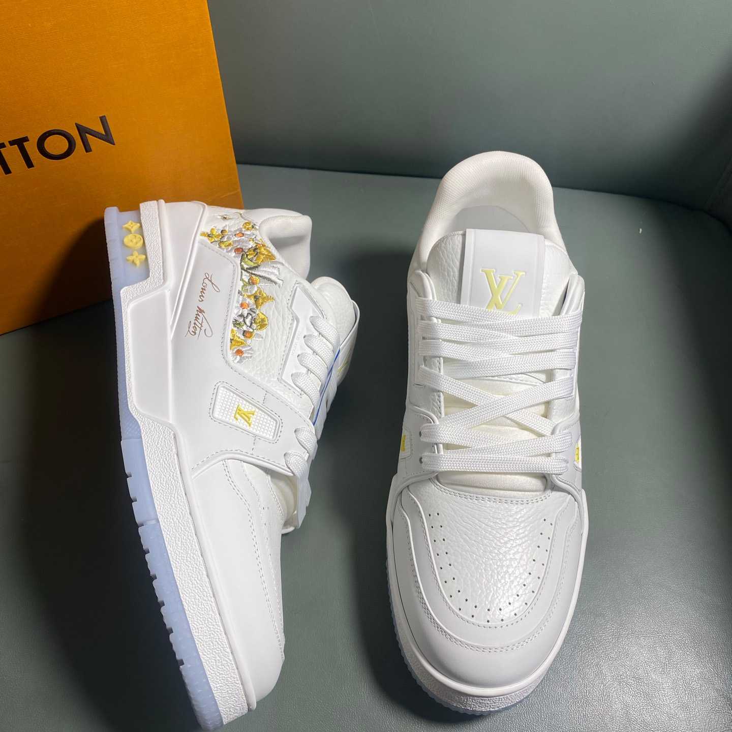 Louis Vuitton LV Trainer Sneaker    1AJS73 - DesignerGu