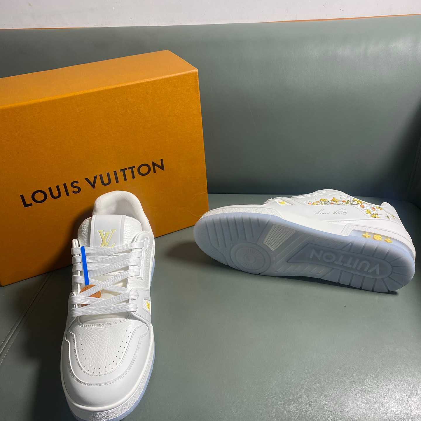 Louis Vuitton LV Trainer Sneaker    1AJS73 - DesignerGu