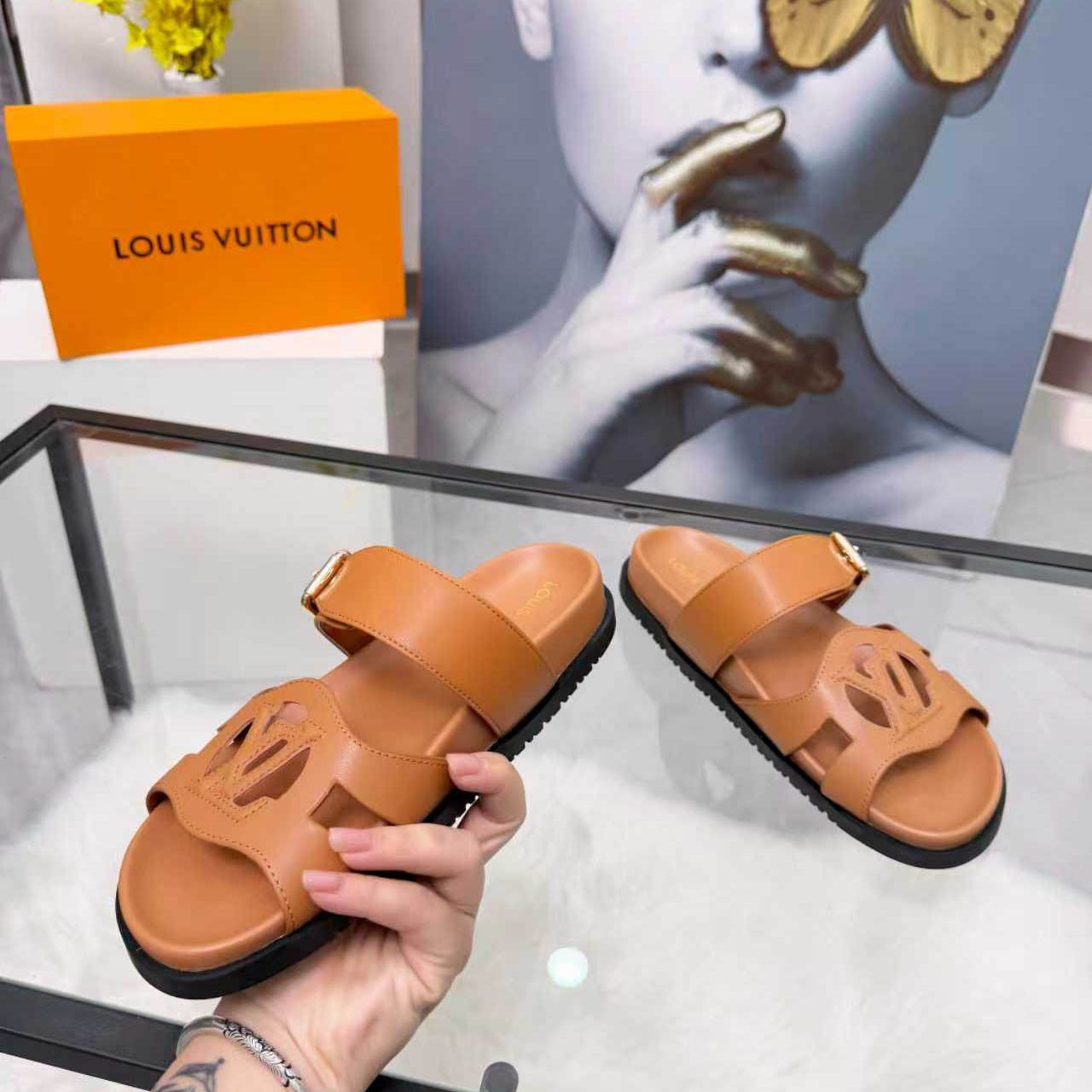 Louis Vuitton LV Isola Comfort Mule 1AJOPR - DesignerGu