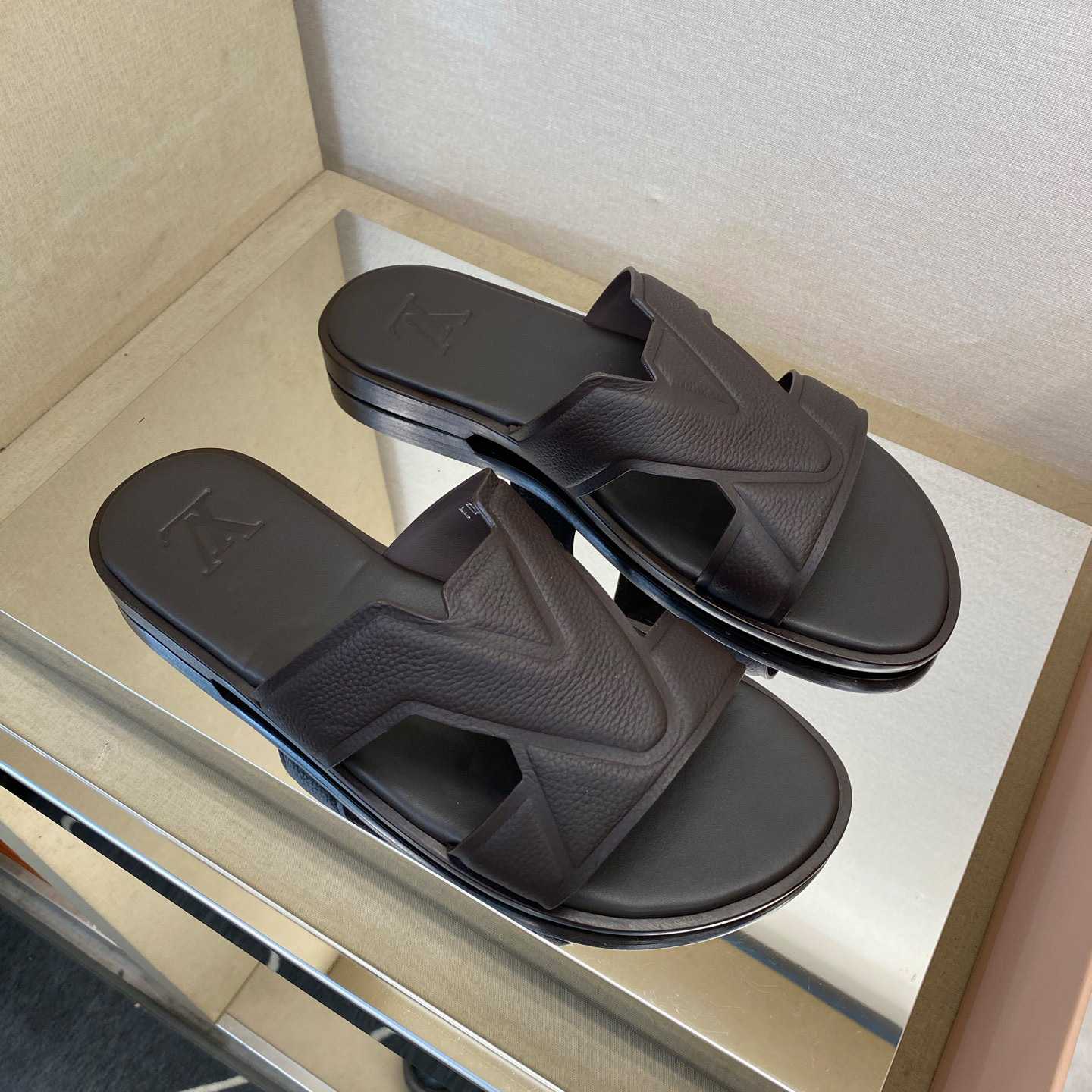 Louis Vuitton LV Oasis Mule    - DesignerGu