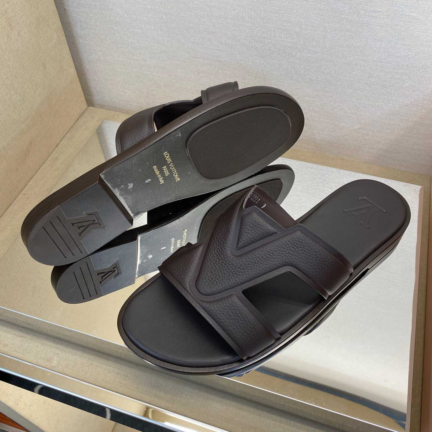 Louis Vuitton LV Oasis Mule    - DesignerGu