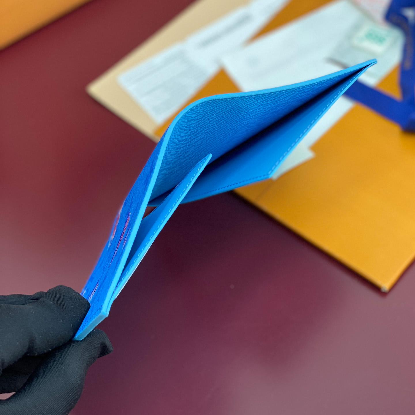 Louis Vuitton Passport Cover M14876 - DesignerGu