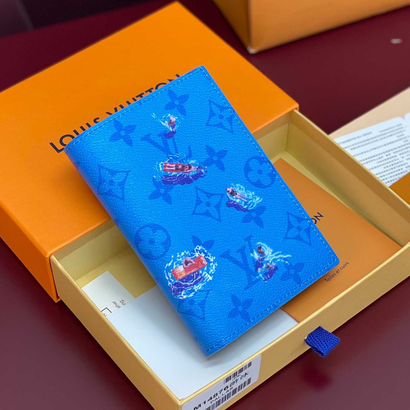 Louis Vuitton Passport Cover M14876 - DesignerGu