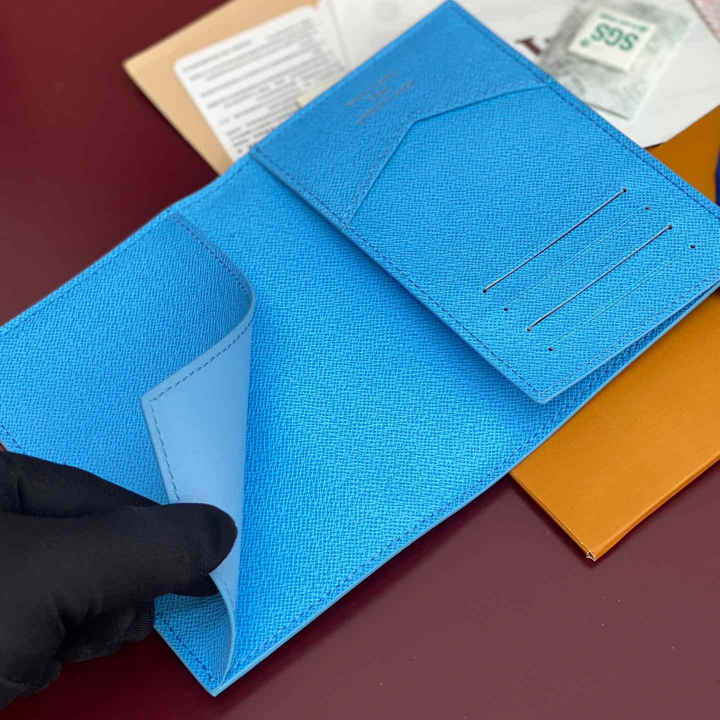 Louis Vuitton Passport Cover M14876 - DesignerGu